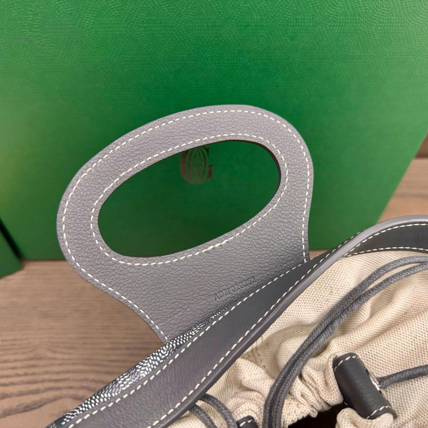 Goyard Beluga Mini Bag - DopestKickz