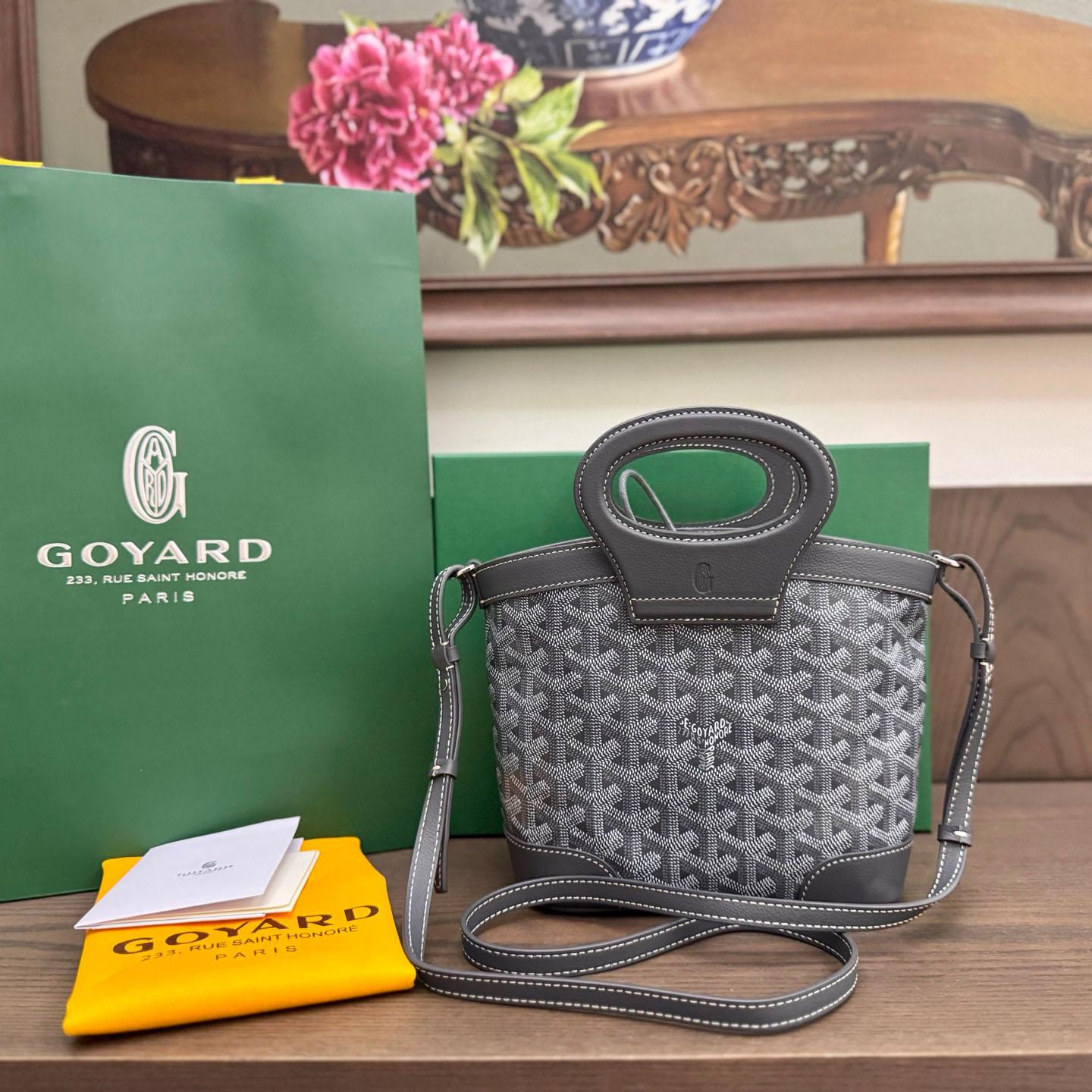 Goyard Beluga Mini Bag - DopestKickz
