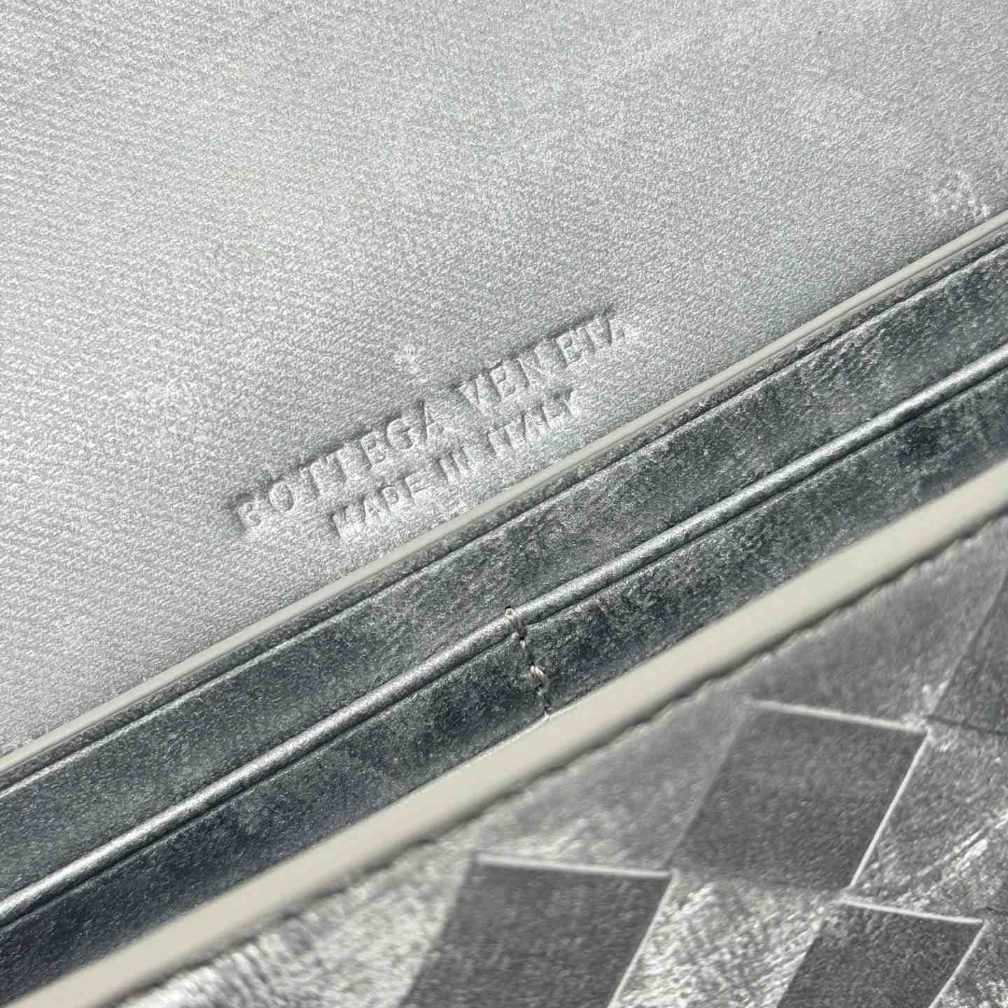 Bottega Veneta Andiamo Clutch 31*13*3cm - DopestKickz