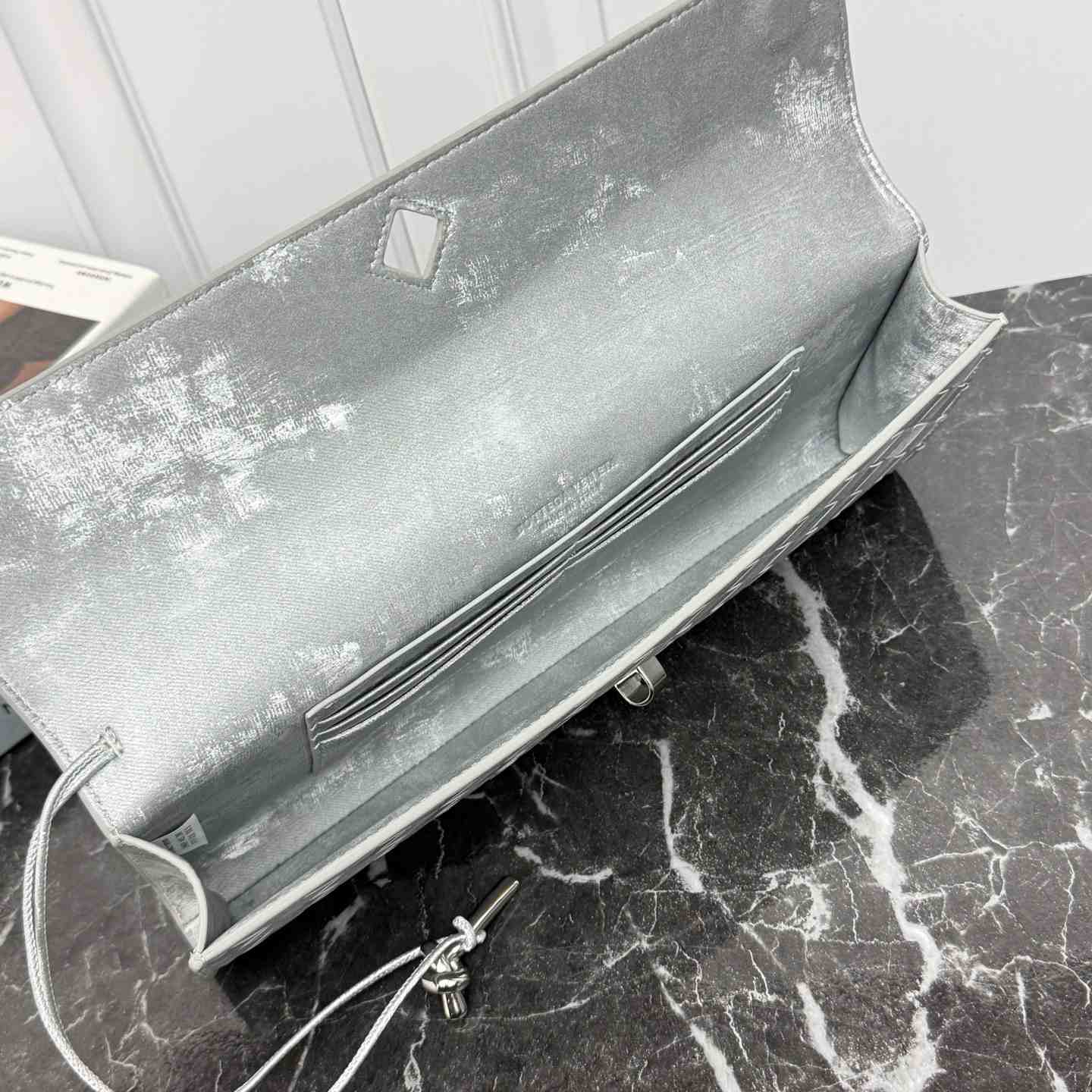 Bottega Veneta Andiamo Clutch 31*13*3cm - DopestKickz