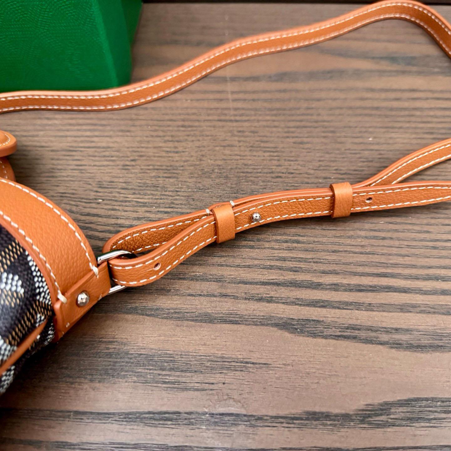 Goyard Beluga Mini Bag - DopestKickz