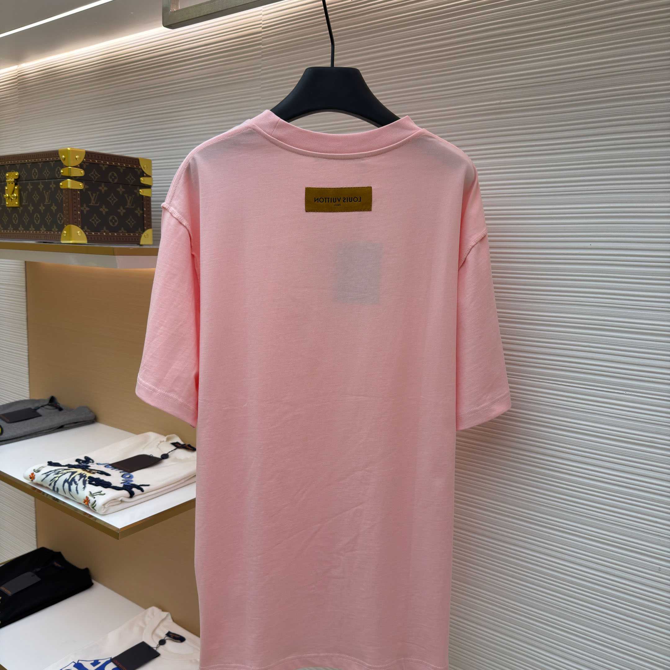 Louis Vuitton Embossed LV T-Shirt   1AJDUU - DopestKickz