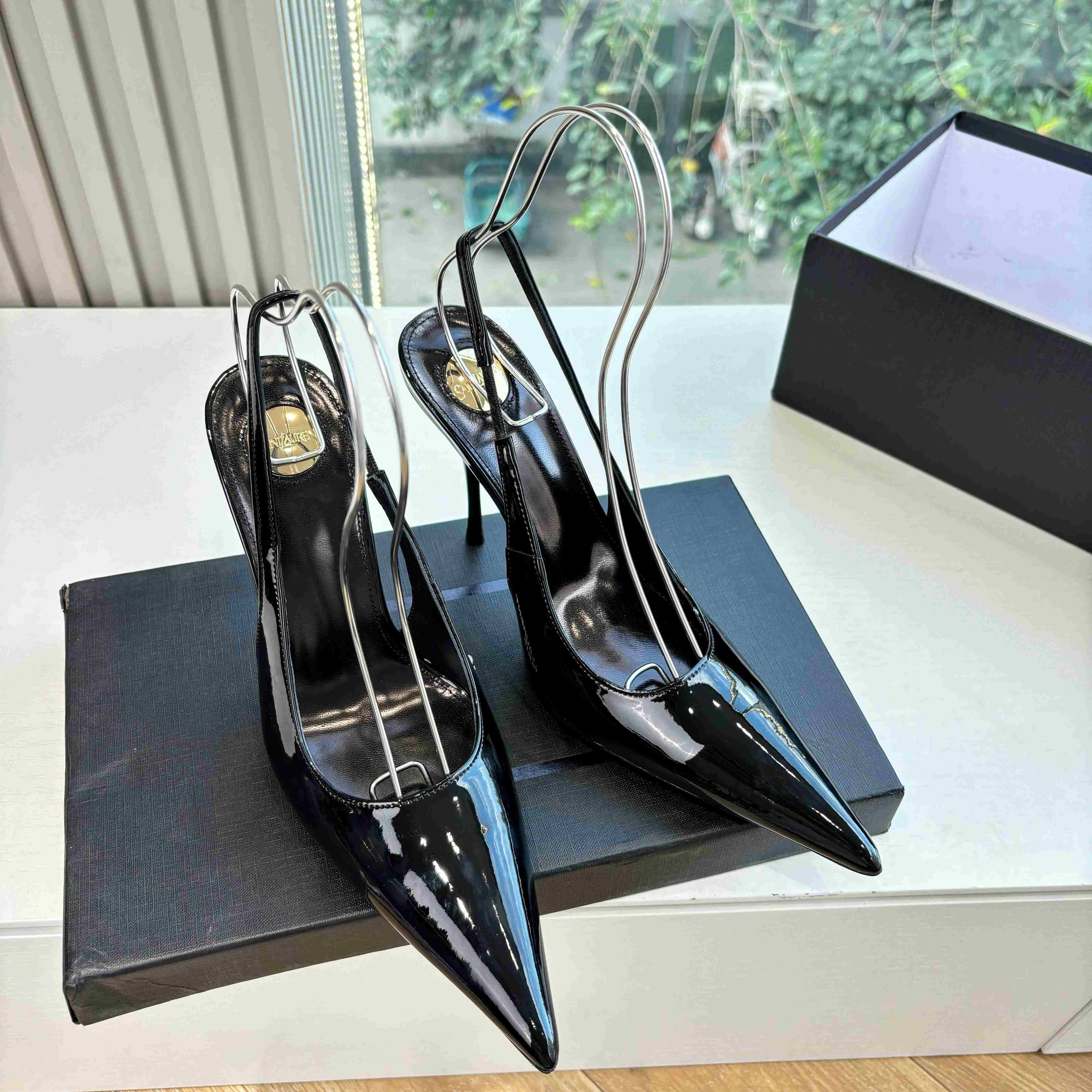 Saint Laurent GUERMANTES Slingback Pumps In Patent Leather - DopestKickz