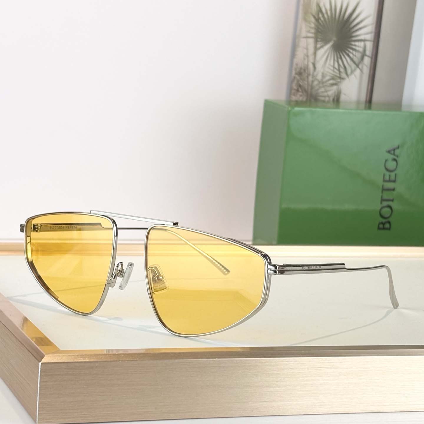 Bottega Veneta Classic Aviator Sunglasses   BV1466S - DopestKickz