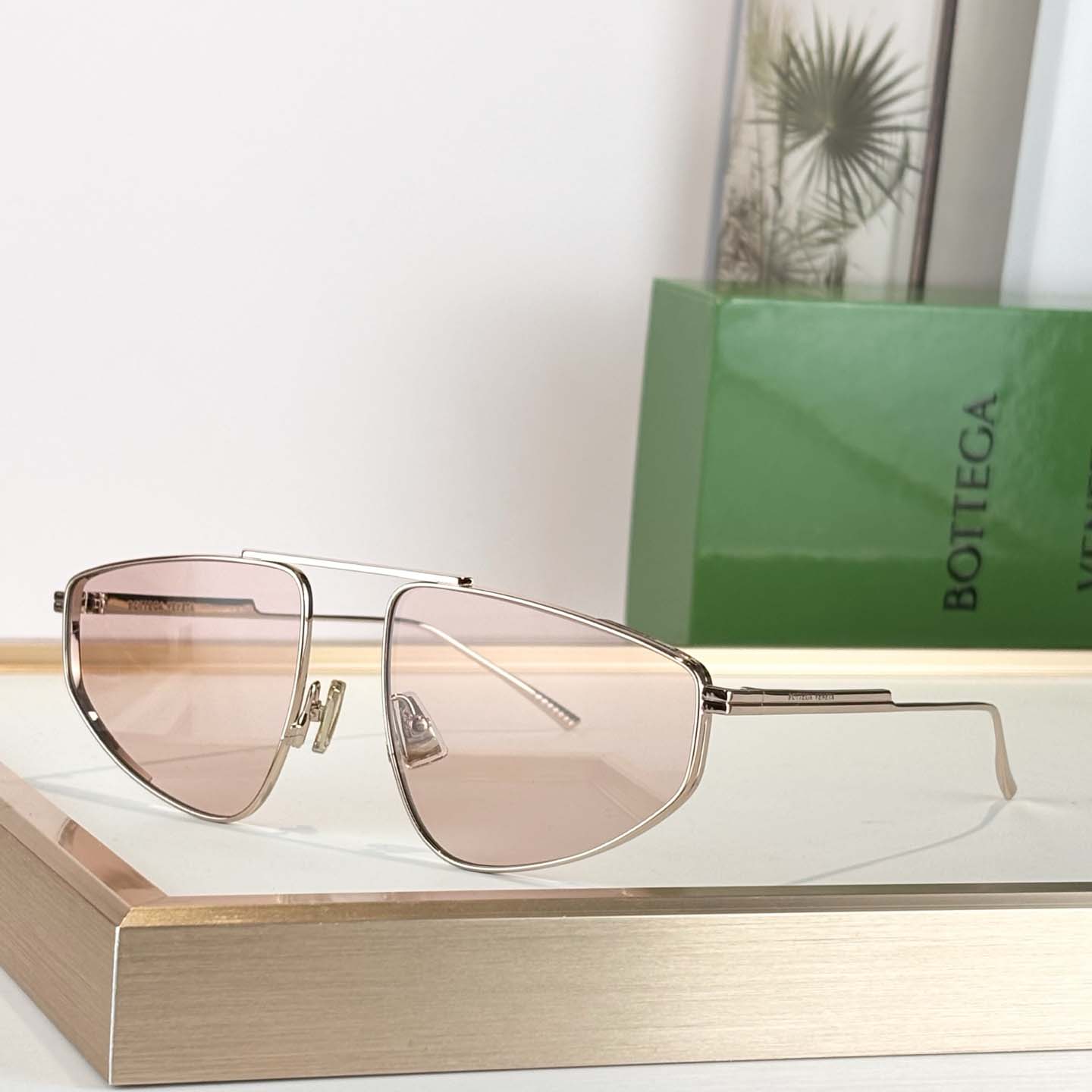 Bottega Veneta Classic Aviator Sunglasses   BV1466S - DopestKickz