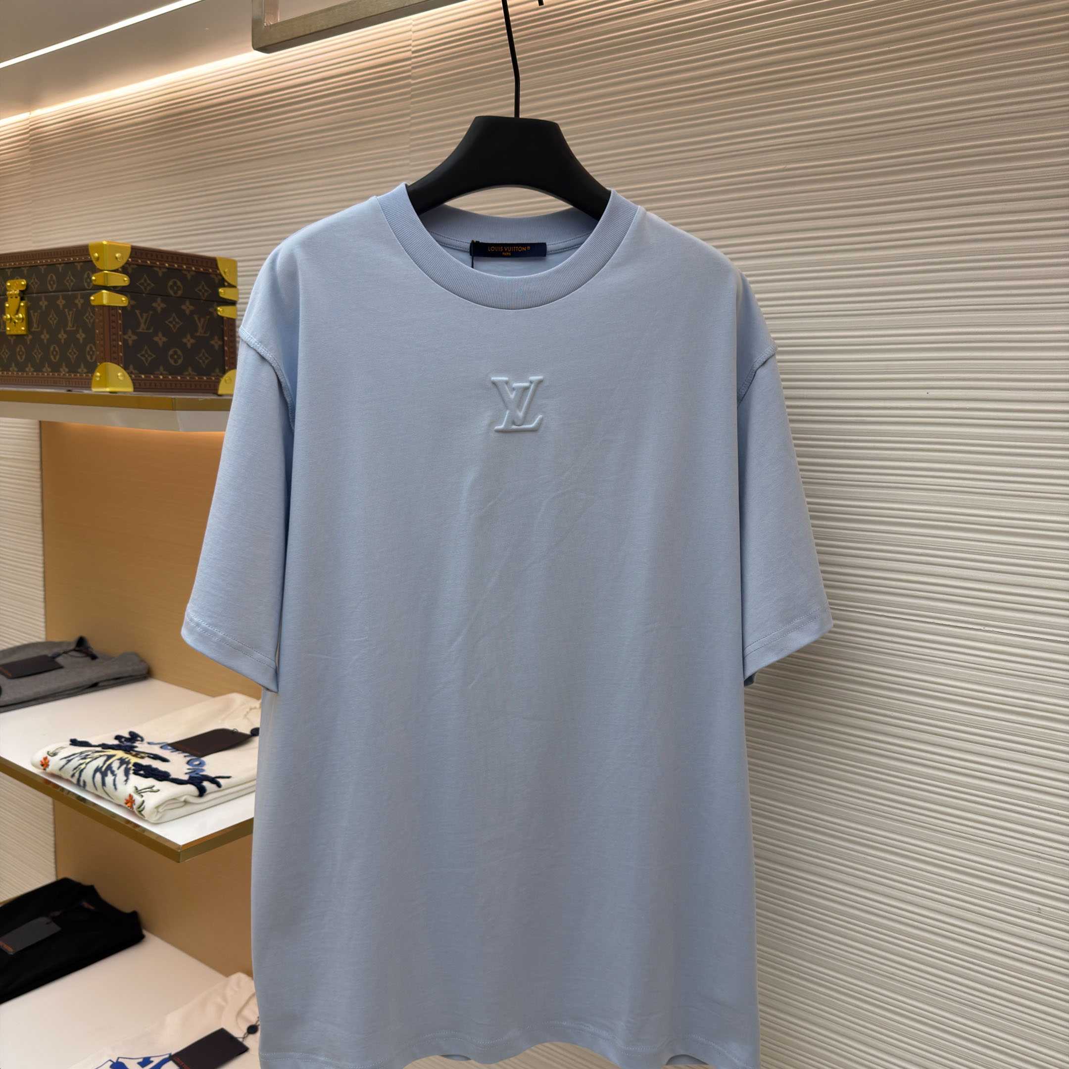 Louis Vuitton Embossed LV T-Shirt   1AJAYF - DopestKickz