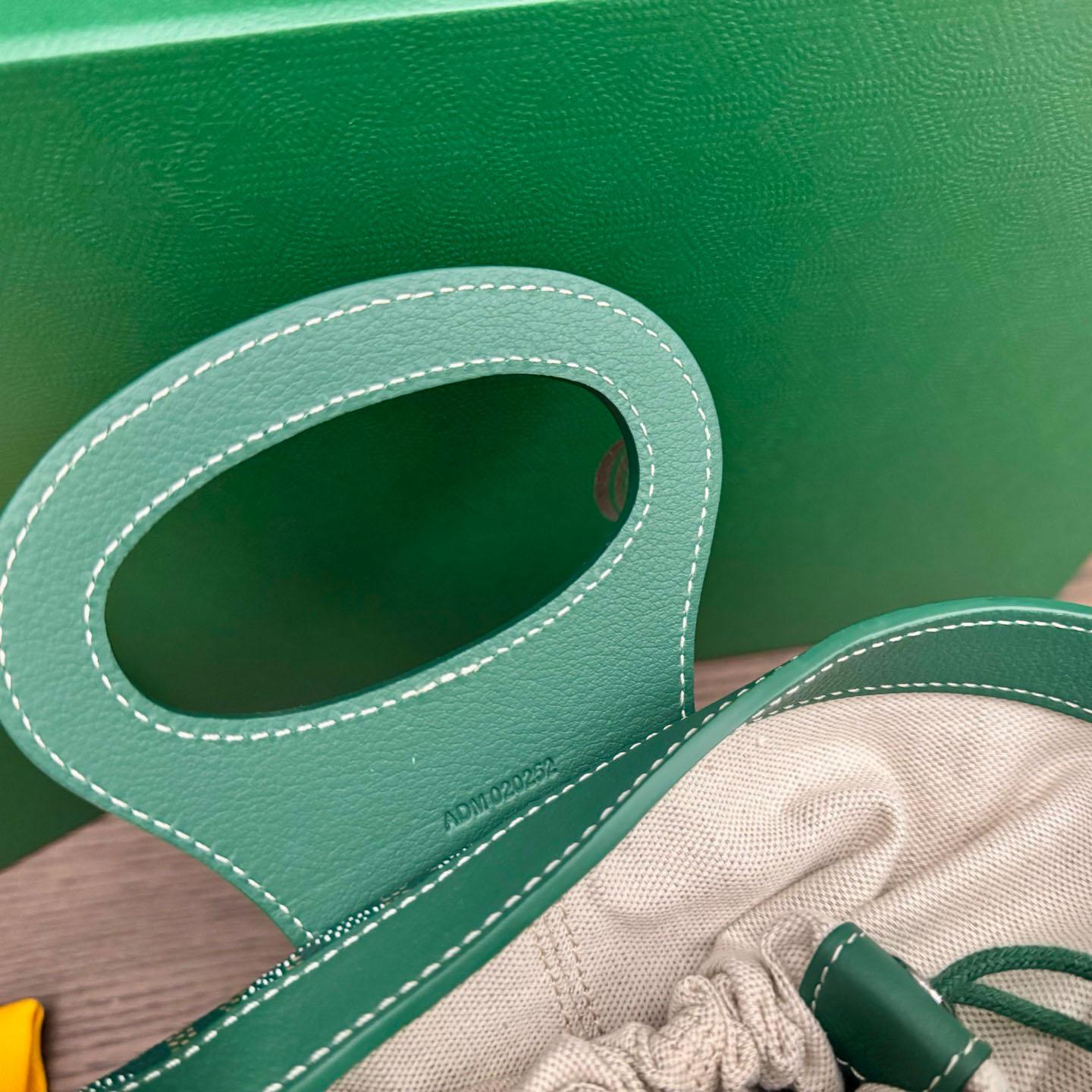 Goyard Beluga Mini Bag - DopestKickz