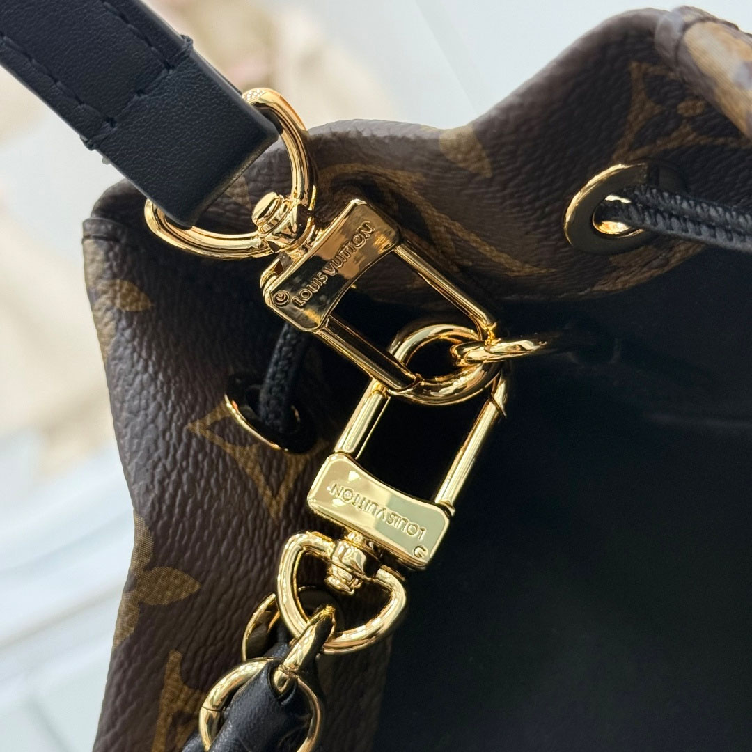 Louis Vuitton Noé Trunk PM  M28515 - DopestKickz