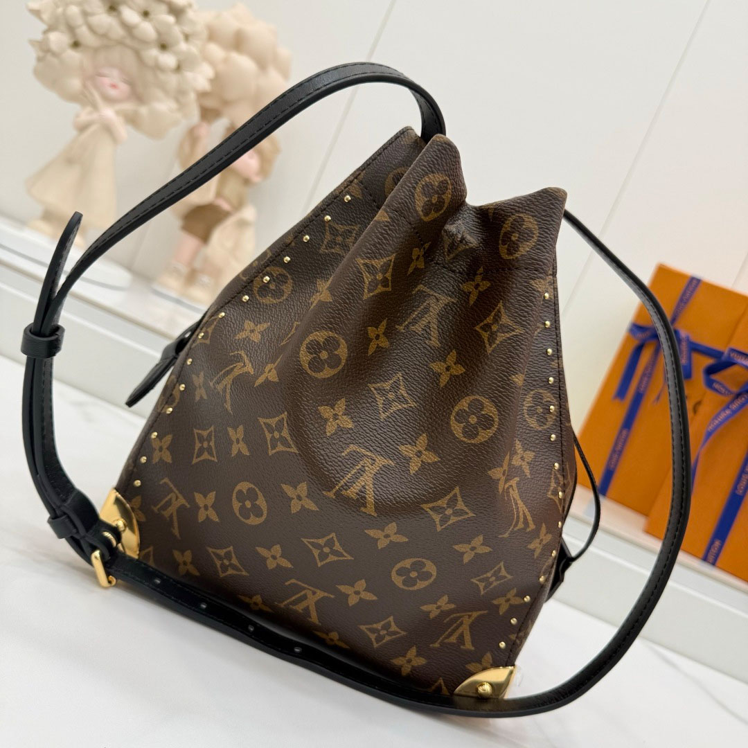 Louis Vuitton Noé Trunk PM  M28515 - DopestKickz