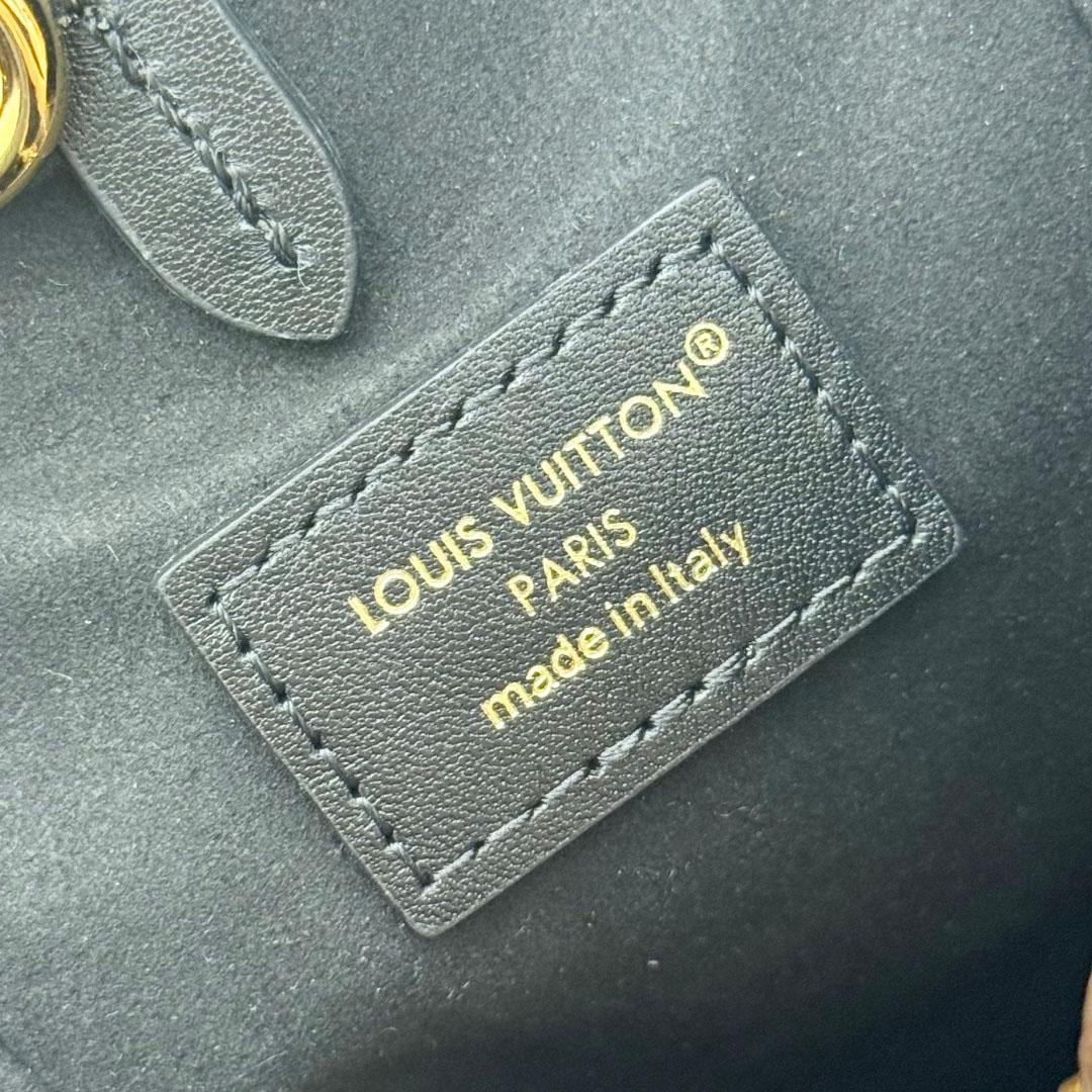 Louis Vuitton Noé Trunk PM  M28515 - DopestKickz