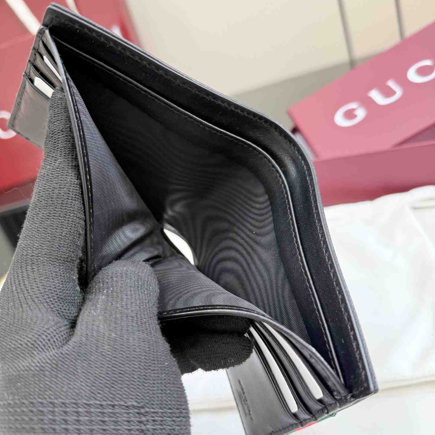 Gucci Web Trademark Bi-Fold Wallet - DopestKickz
