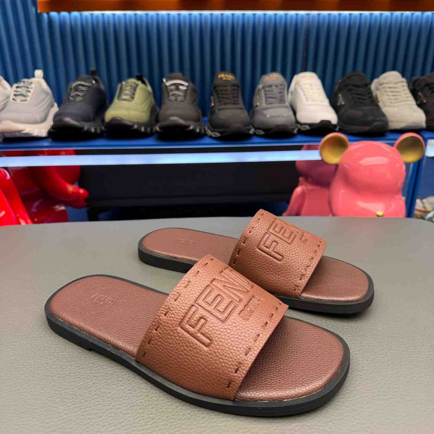 Fendi Roma Embossed-Logo Leather Sandals - DopestKickz