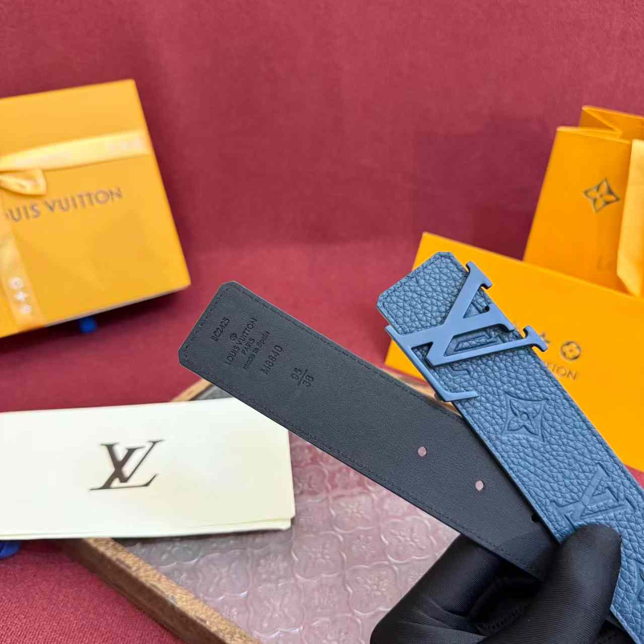 Louis Vuitton LV Taurillon 40mm Reversible Belt M8663Q - DopestKickz