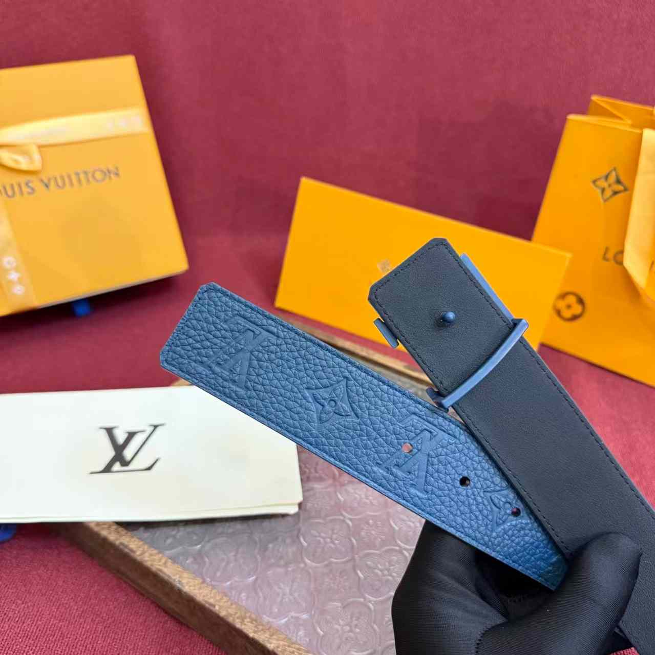 Louis Vuitton LV Taurillon 40mm Reversible Belt M8663Q - DopestKickz