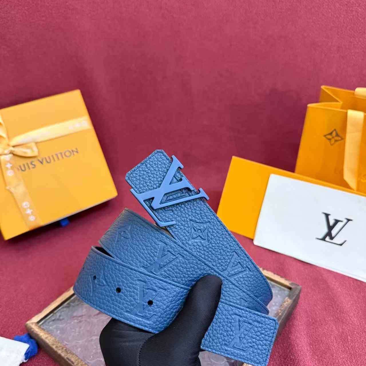 Louis Vuitton LV Taurillon 40mm Reversible Belt M8663Q - DopestKickz