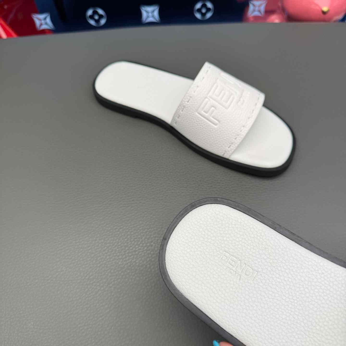 Fendi Roma Embossed-Logo Leather Sandals - DopestKickz