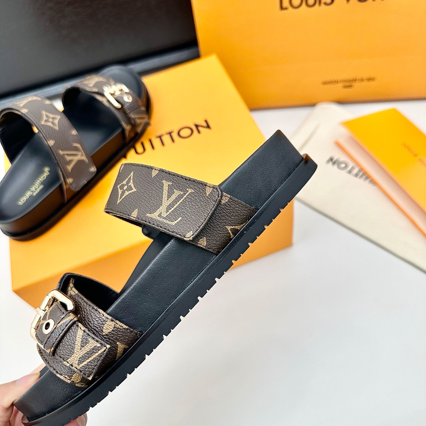 Louis Vuitton Bom Dia Flat Comfort Mule 1AAW8N - DopestKickz