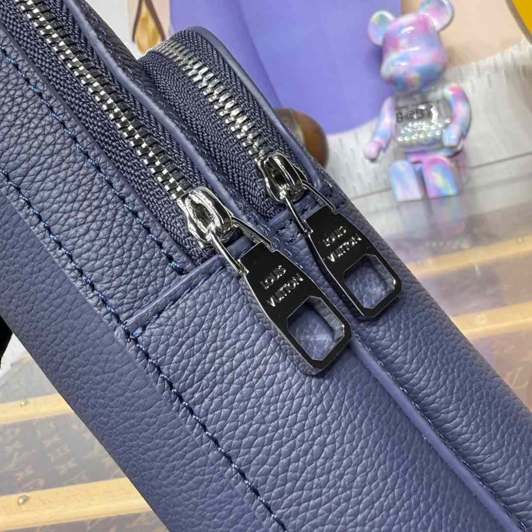 Louis Vuitton Avenue Slingbag PM   M15269 - DopestKickz