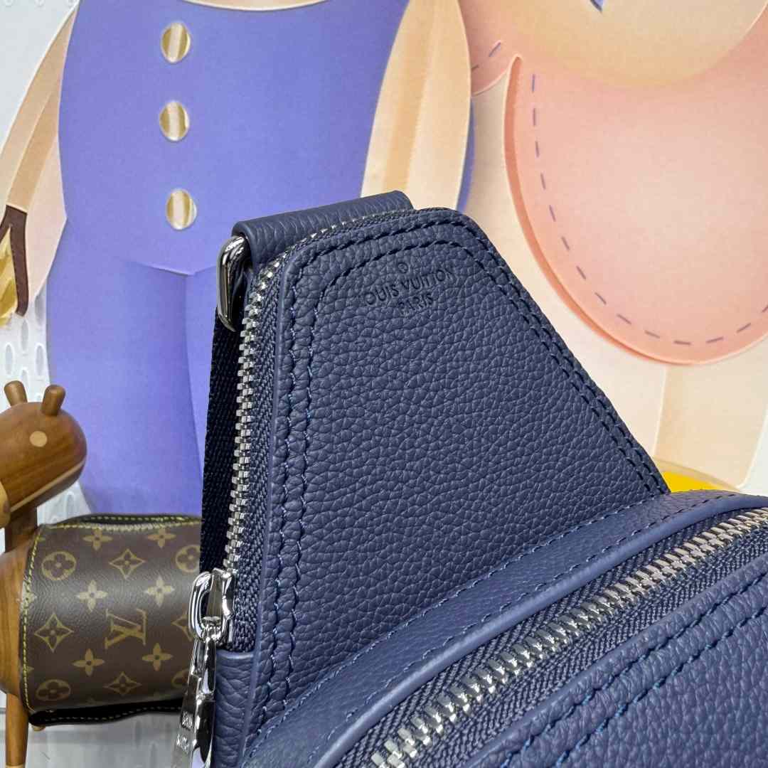 Louis Vuitton Avenue Slingbag PM   M15269 - DopestKickz