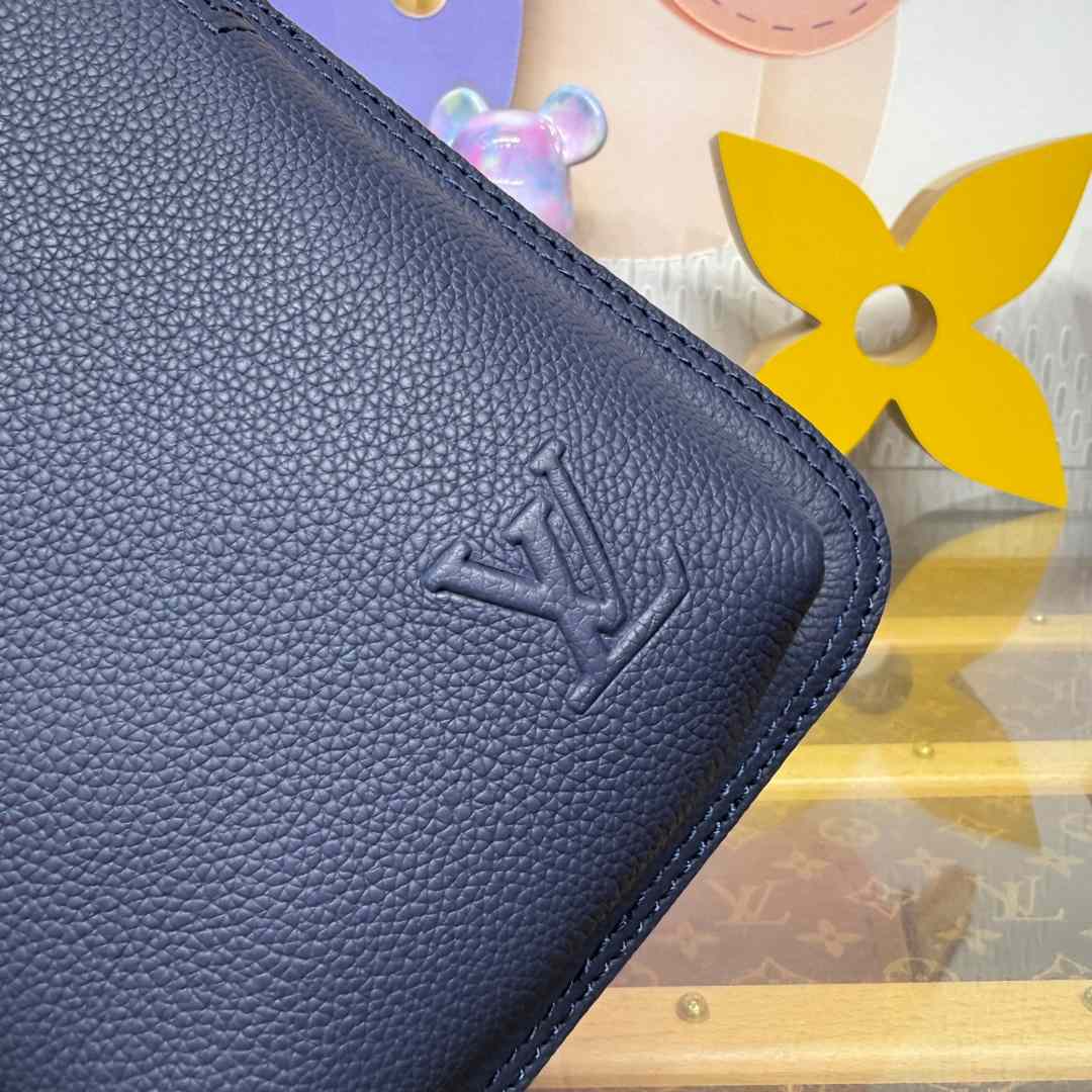 Louis Vuitton Avenue Slingbag PM   M15269 - DopestKickz