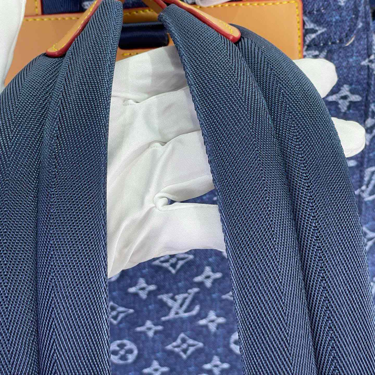  Louis Vuitton Christopher MM     M27554 - DopestKickz