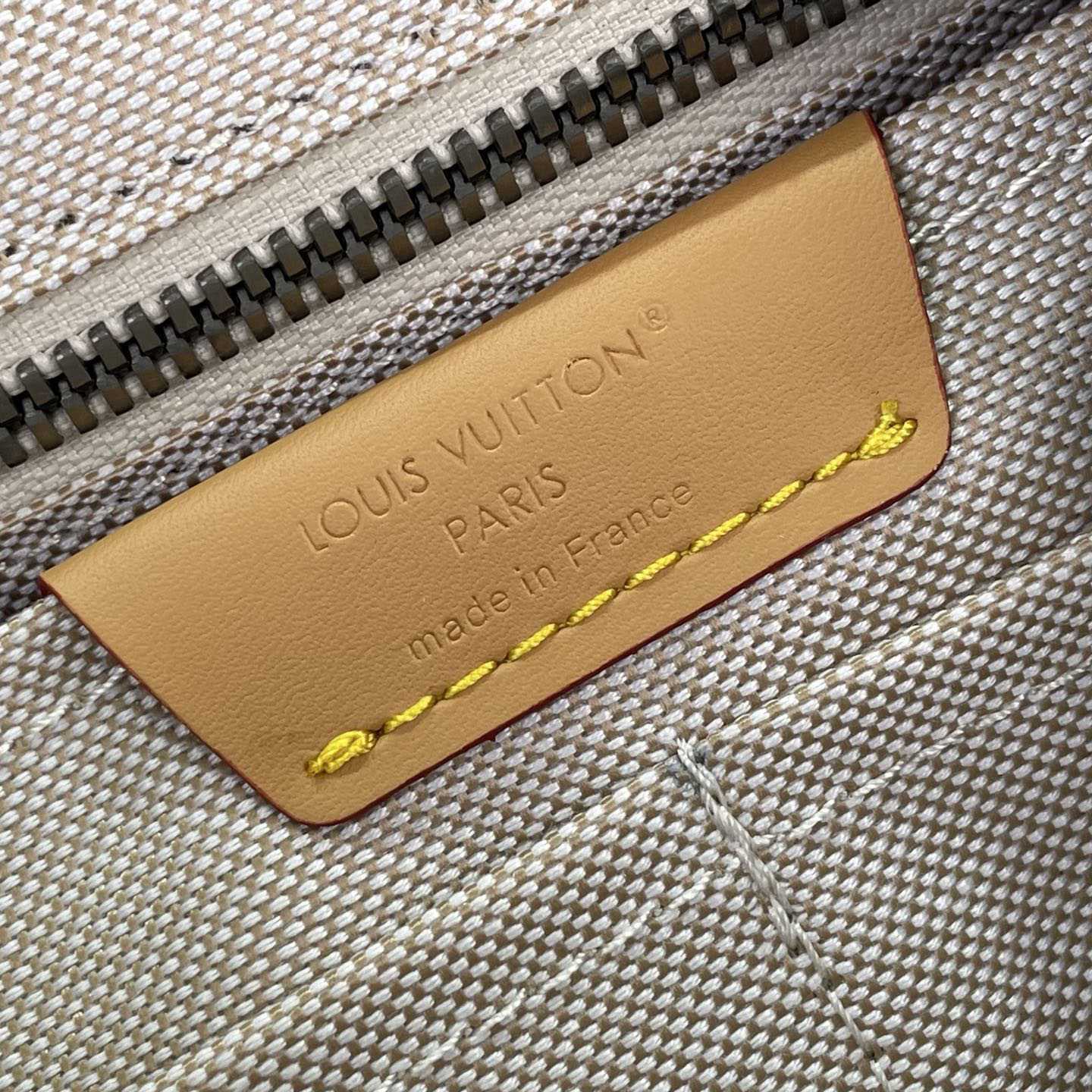  Louis Vuitton Christopher MM     M27554 - DopestKickz