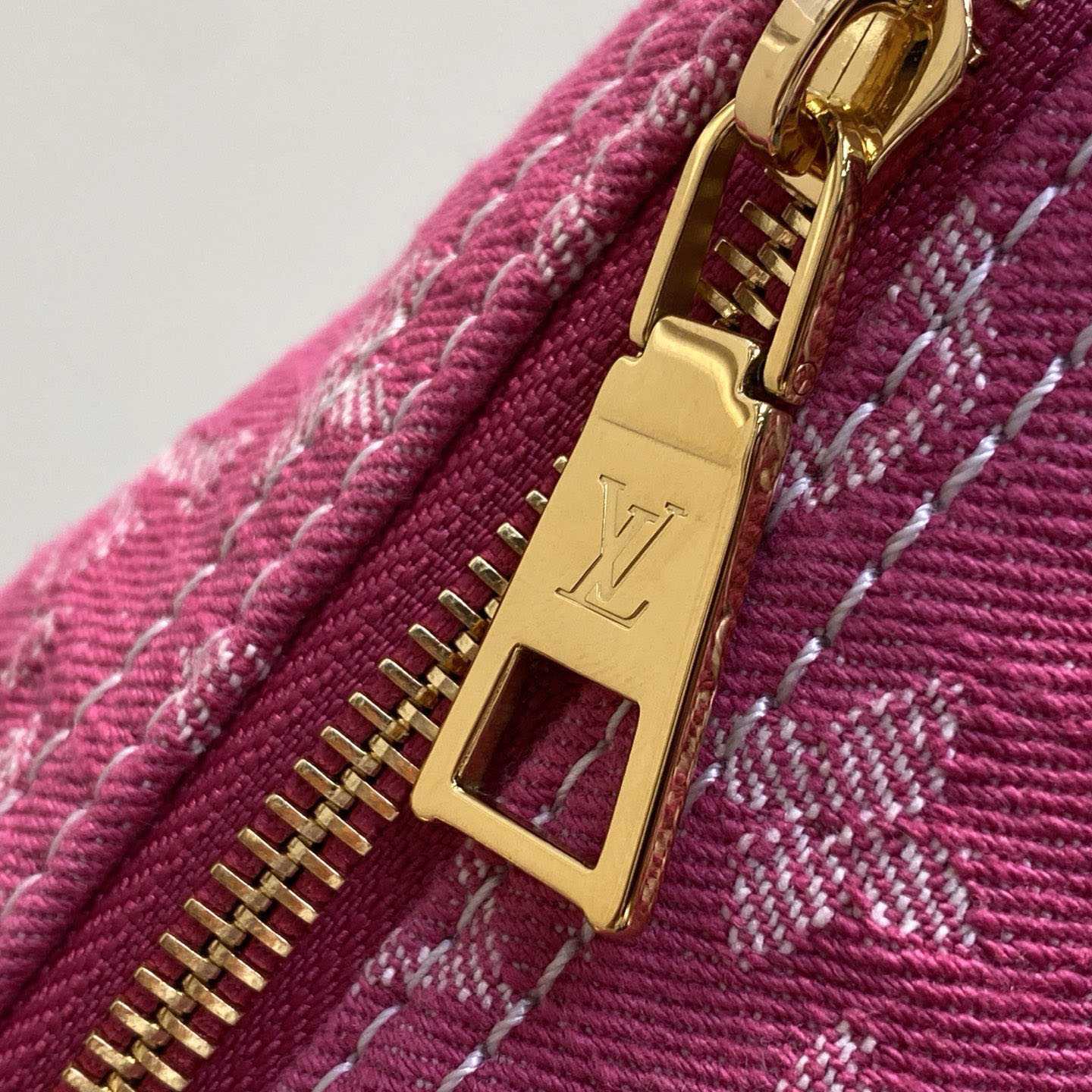 Louis Vuitton Baggy M28266 - DopestKickz
