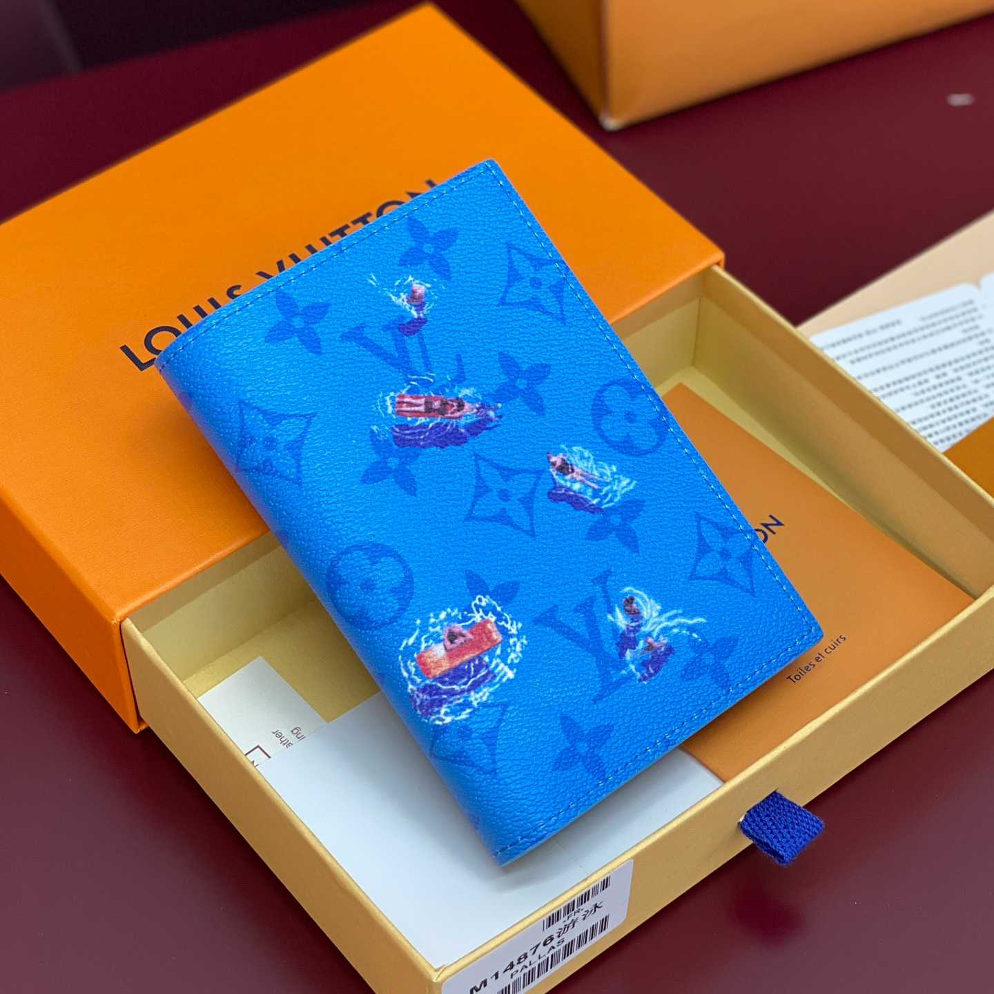 Louis Vuitton Passport Cover M14876 - DopestKickz