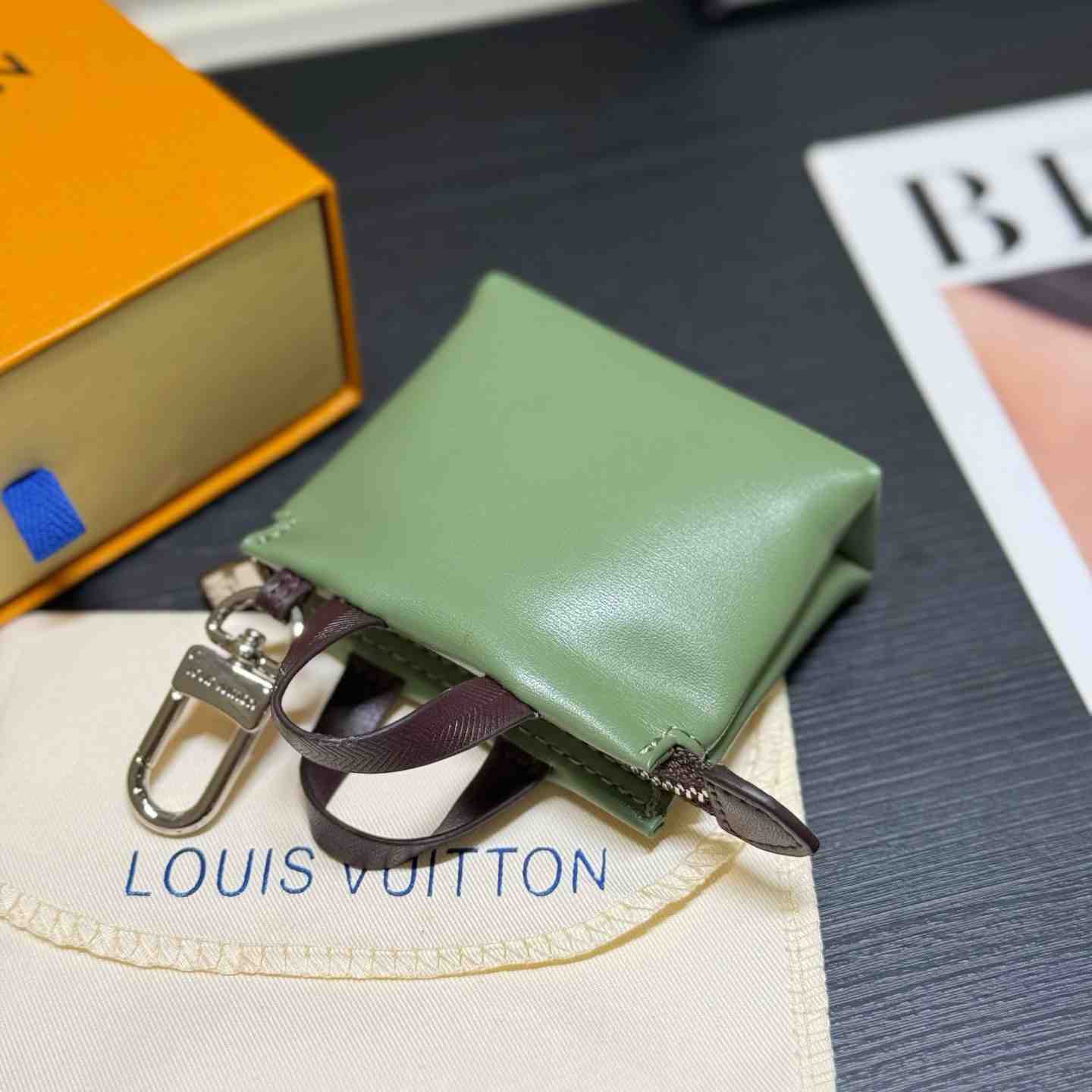 Louis Vuitton LV Mini Shopper Bag Charm M03358 - DopestKickz