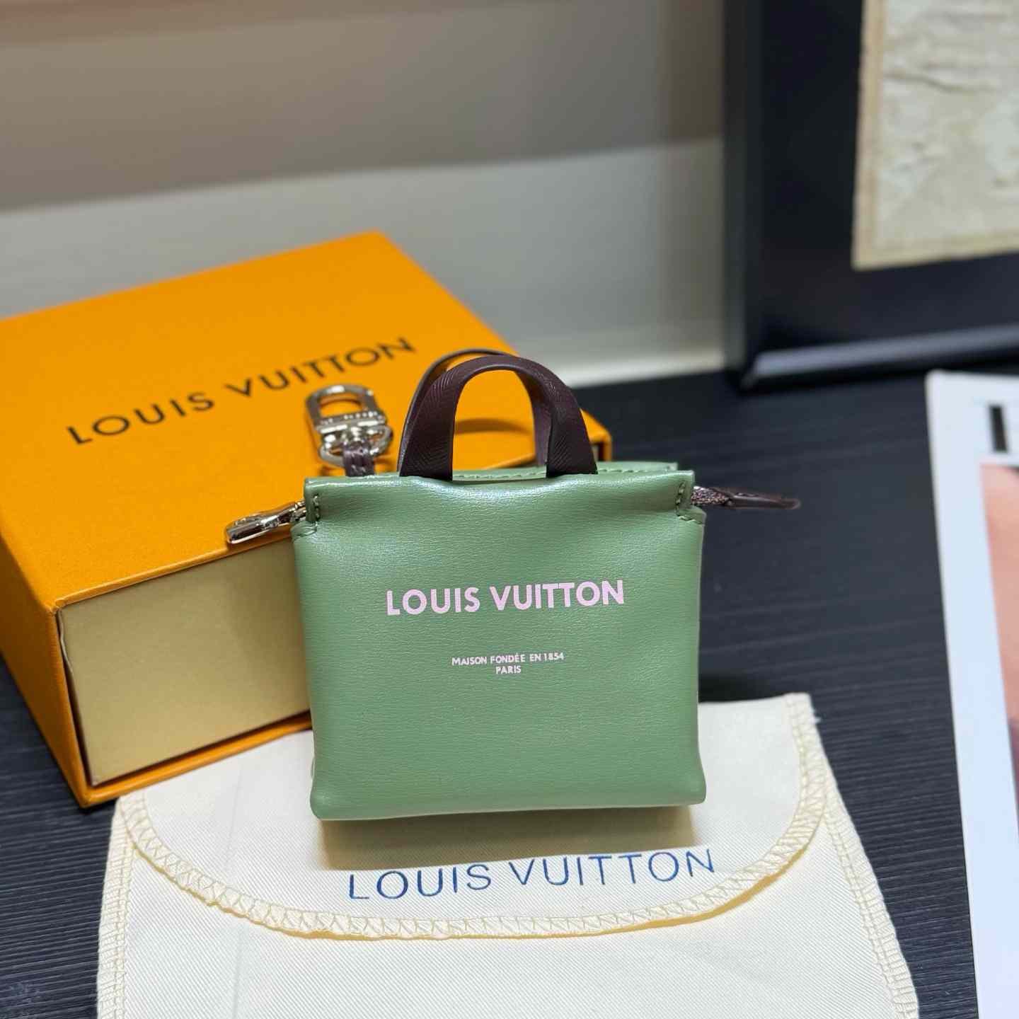 Louis Vuitton LV Mini Shopper Bag Charm M03358 - DopestKickz