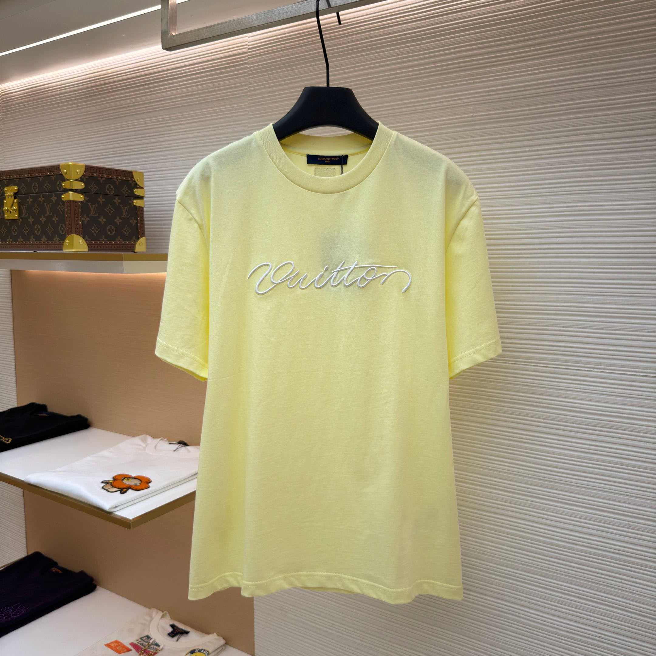Louis Vuitton Embroidered Signature Short-Sleeved T-Shirt 1AJWY7 - DopestKickz