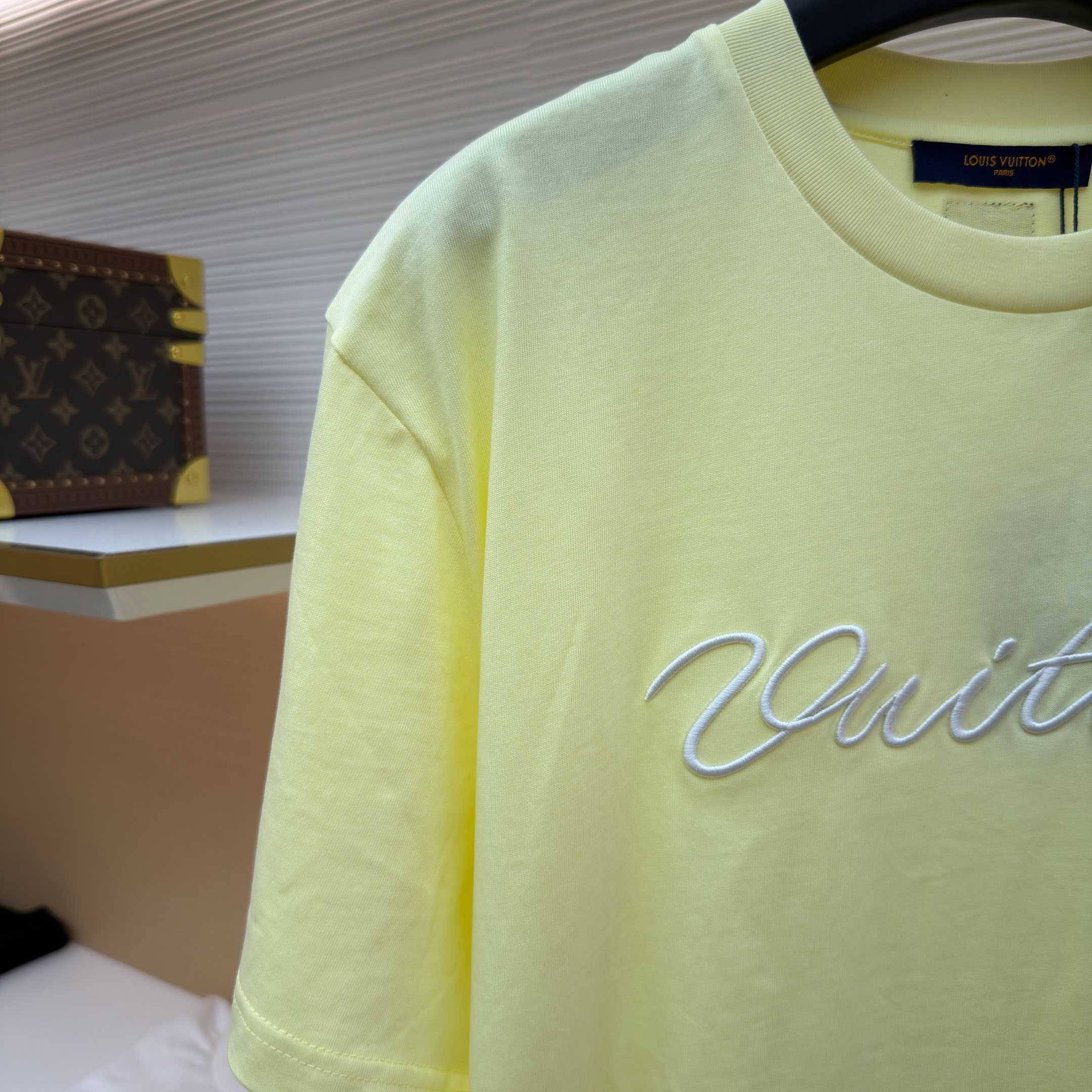 Louis Vuitton Embroidered Signature Short-Sleeved T-Shirt 1AJWY7 - DopestKickz