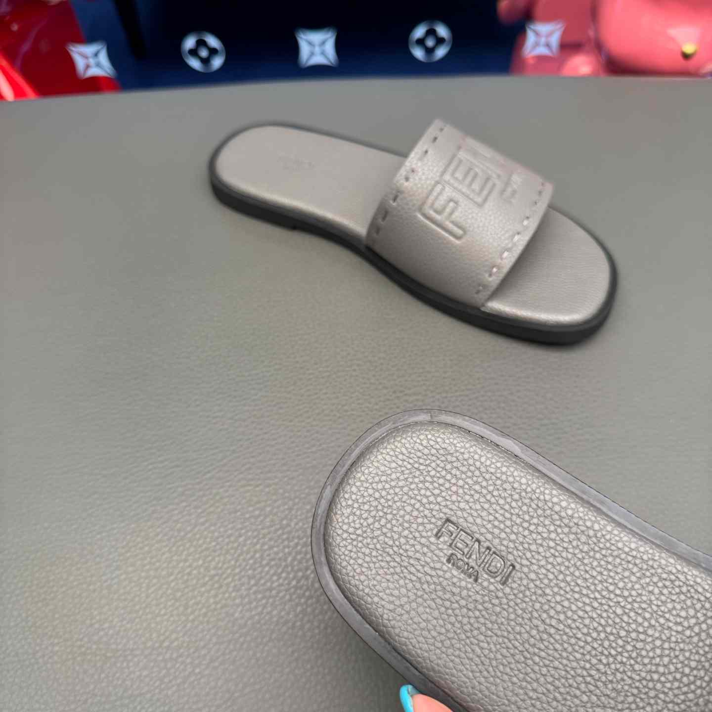 Fendi Roma Embossed-Logo Leather Sandals - DopestKickz