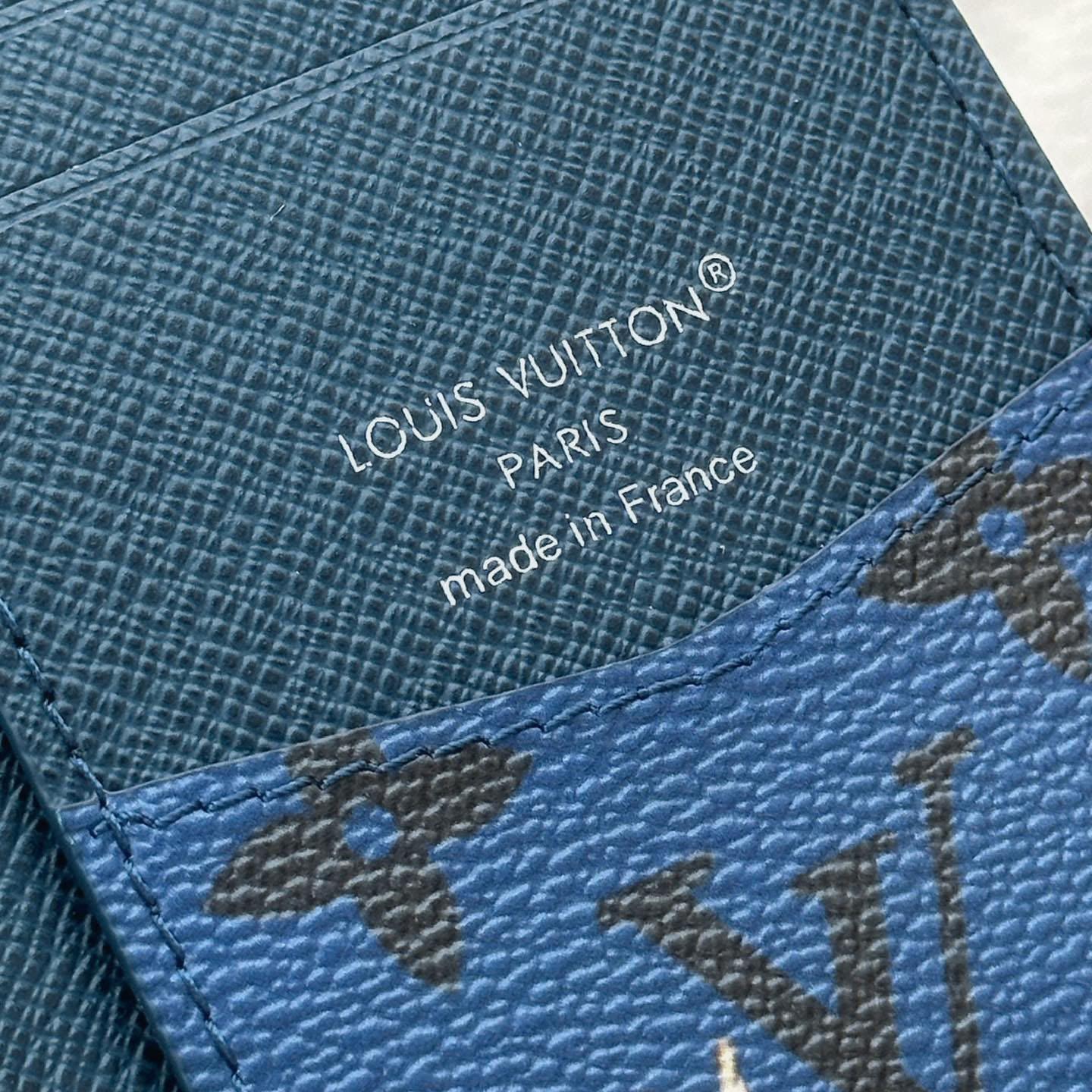 Louis Vuitton Passport Cover  M27052 - DopestKickz