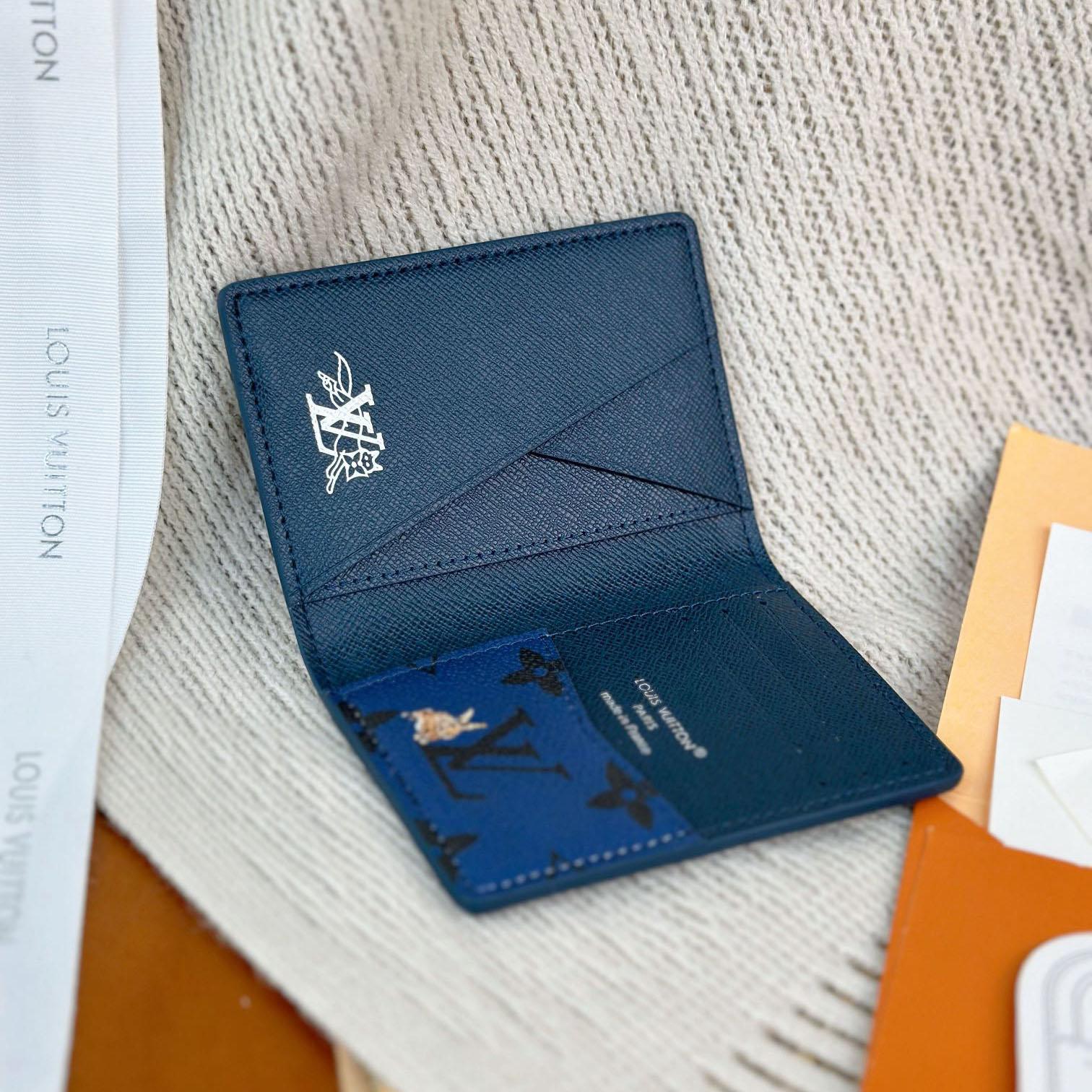 Louis Vuitton Passport Cover  M27052 - DopestKickz