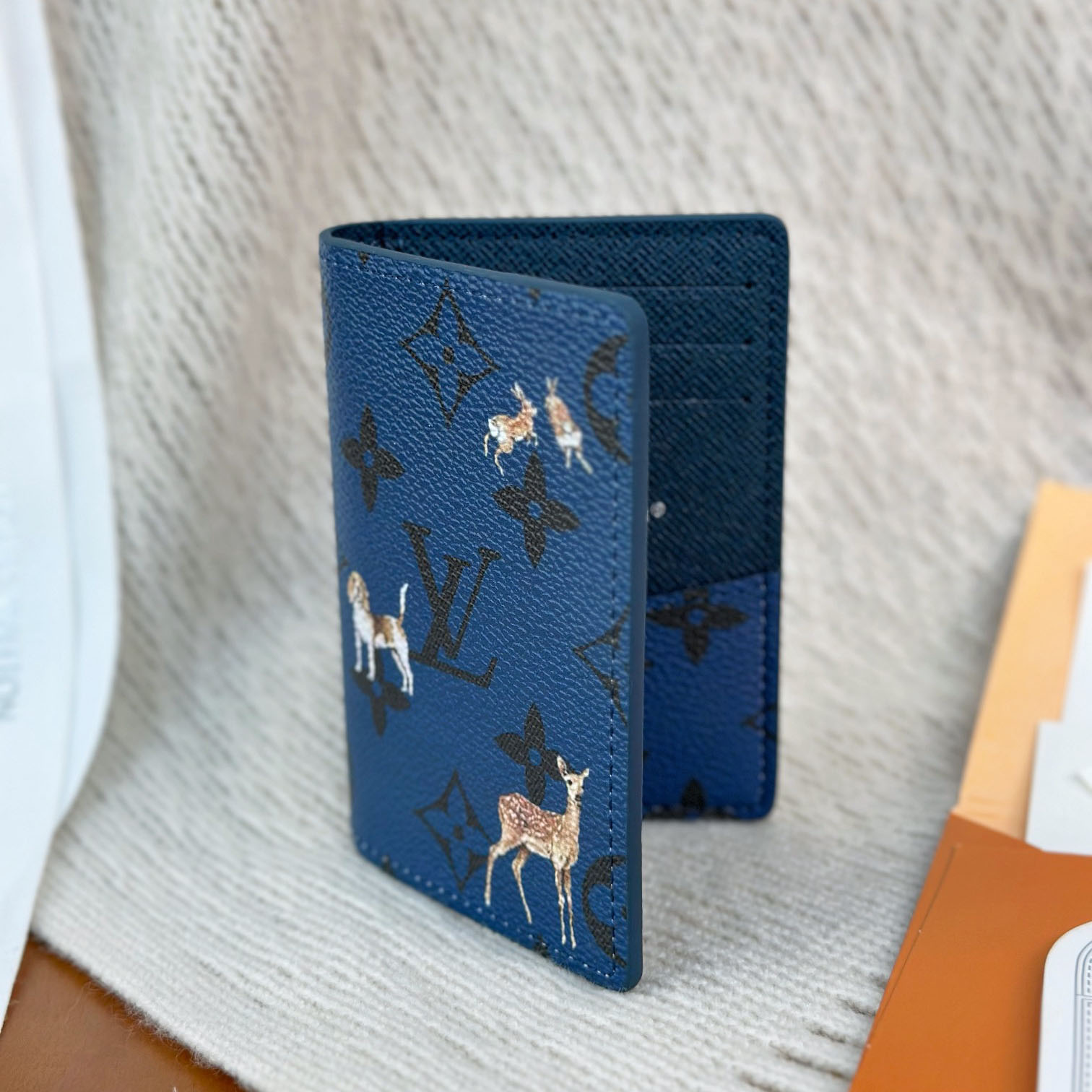 Louis Vuitton Passport Cover  M27052 - DopestKickz