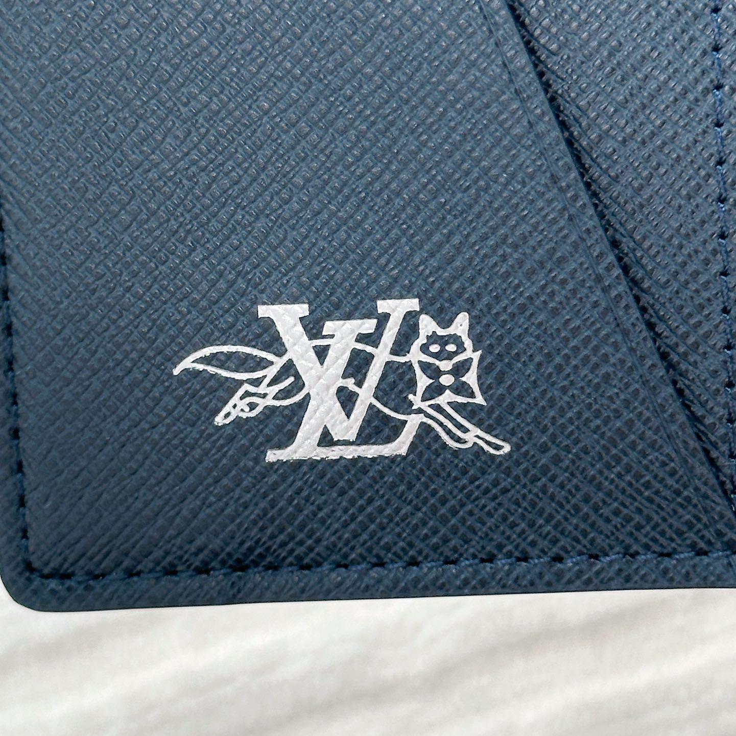 Louis Vuitton Passport Cover  M27052 - DopestKickz