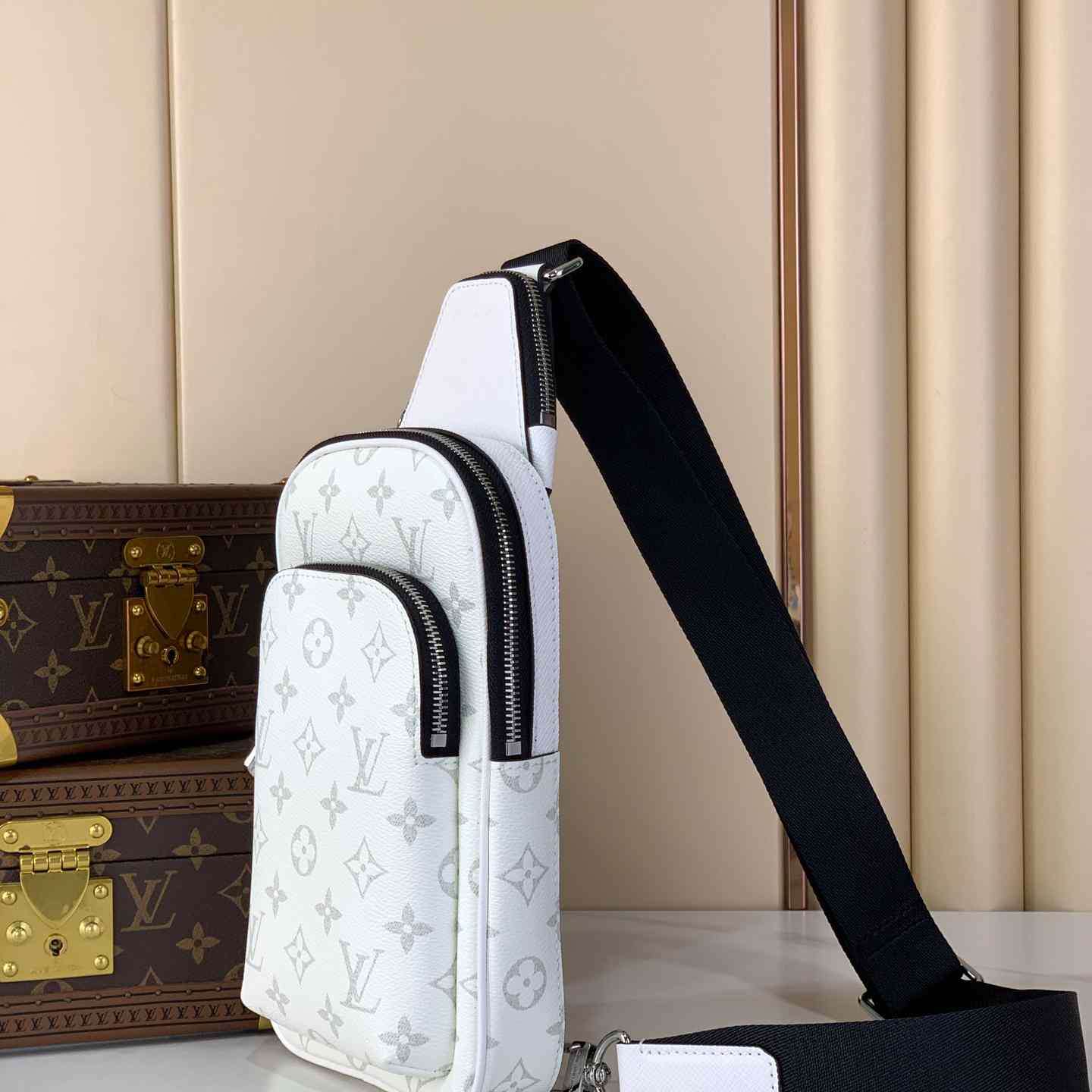 Louis Vuitton Avenue Slingbag PM   M28397 - DopestKickz