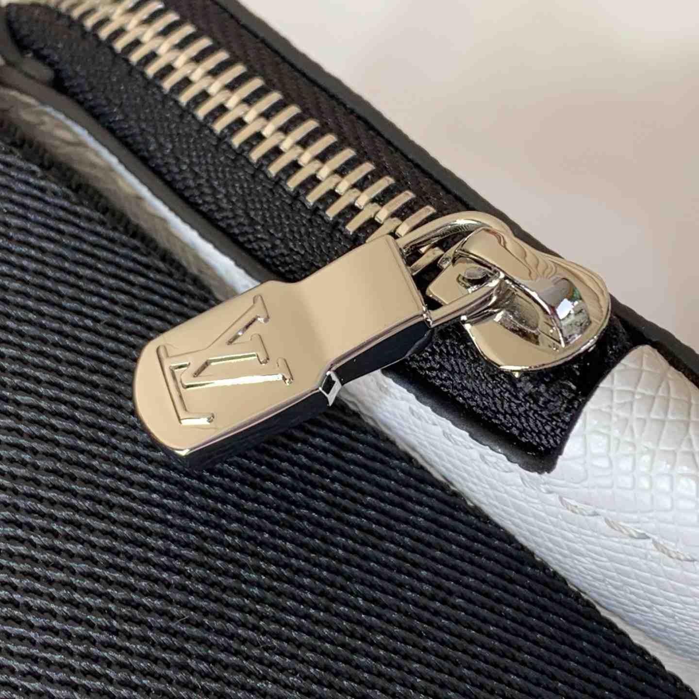Louis Vuitton Avenue Slingbag PM   M28397 - DopestKickz