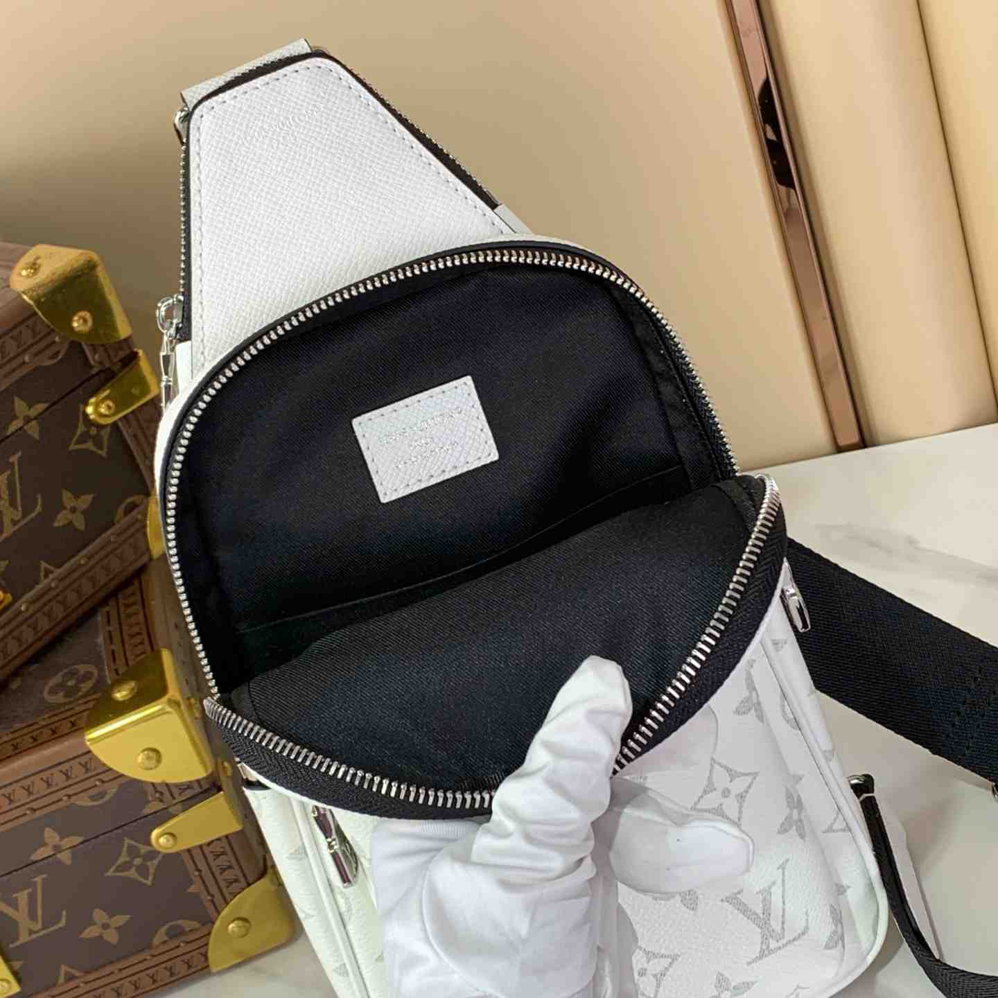 Louis Vuitton Avenue Slingbag PM   M28397 - DopestKickz