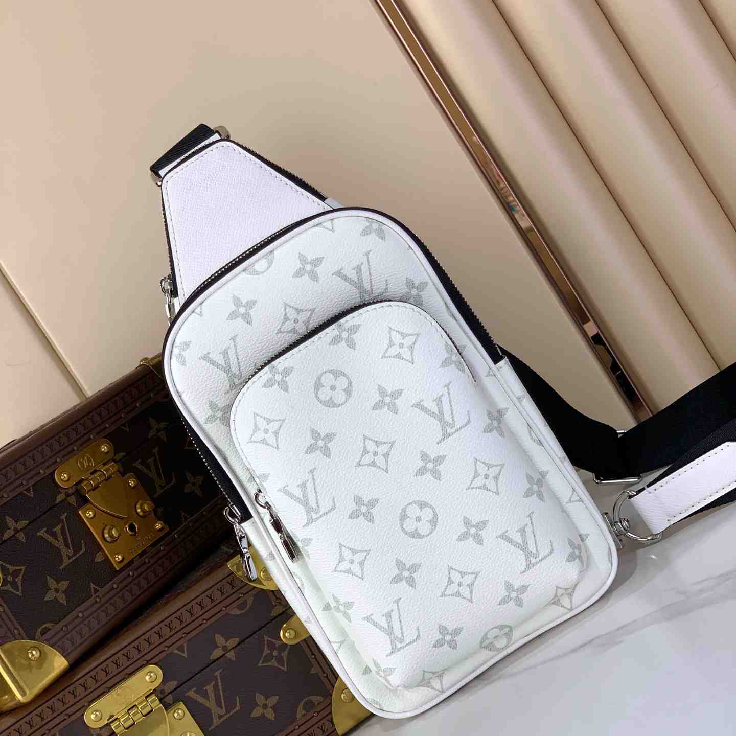 Louis Vuitton Avenue Slingbag PM   M28397 - DopestKickz