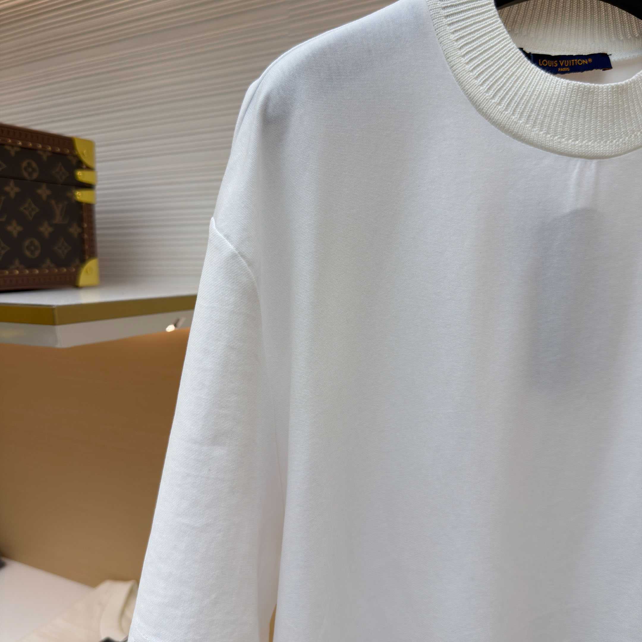 Louis Vuitton Signature T-Shirt 1AIKCE - DopestKickz