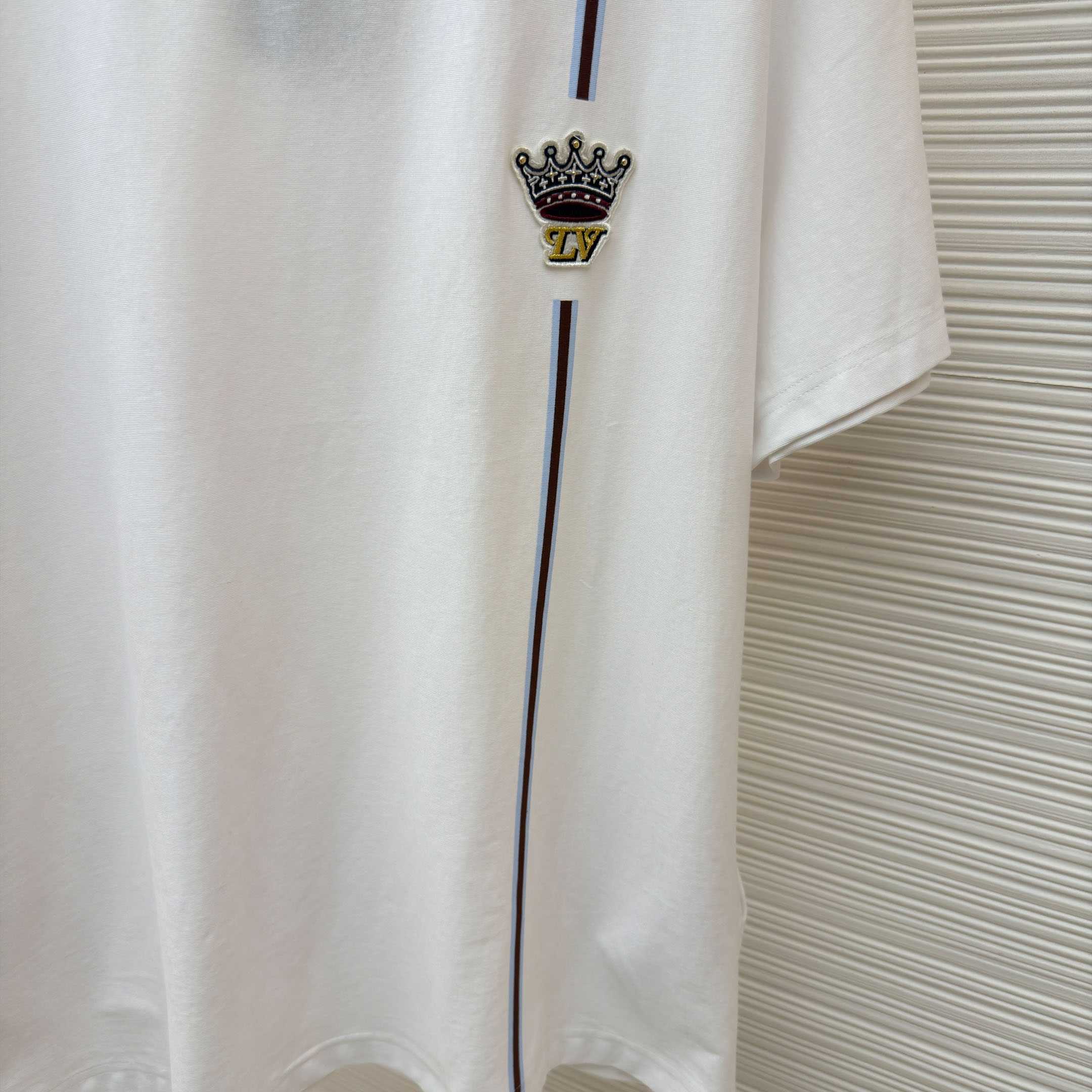 Louis Vuitton Signature T-Shirt 1AIKCE - DopestKickz