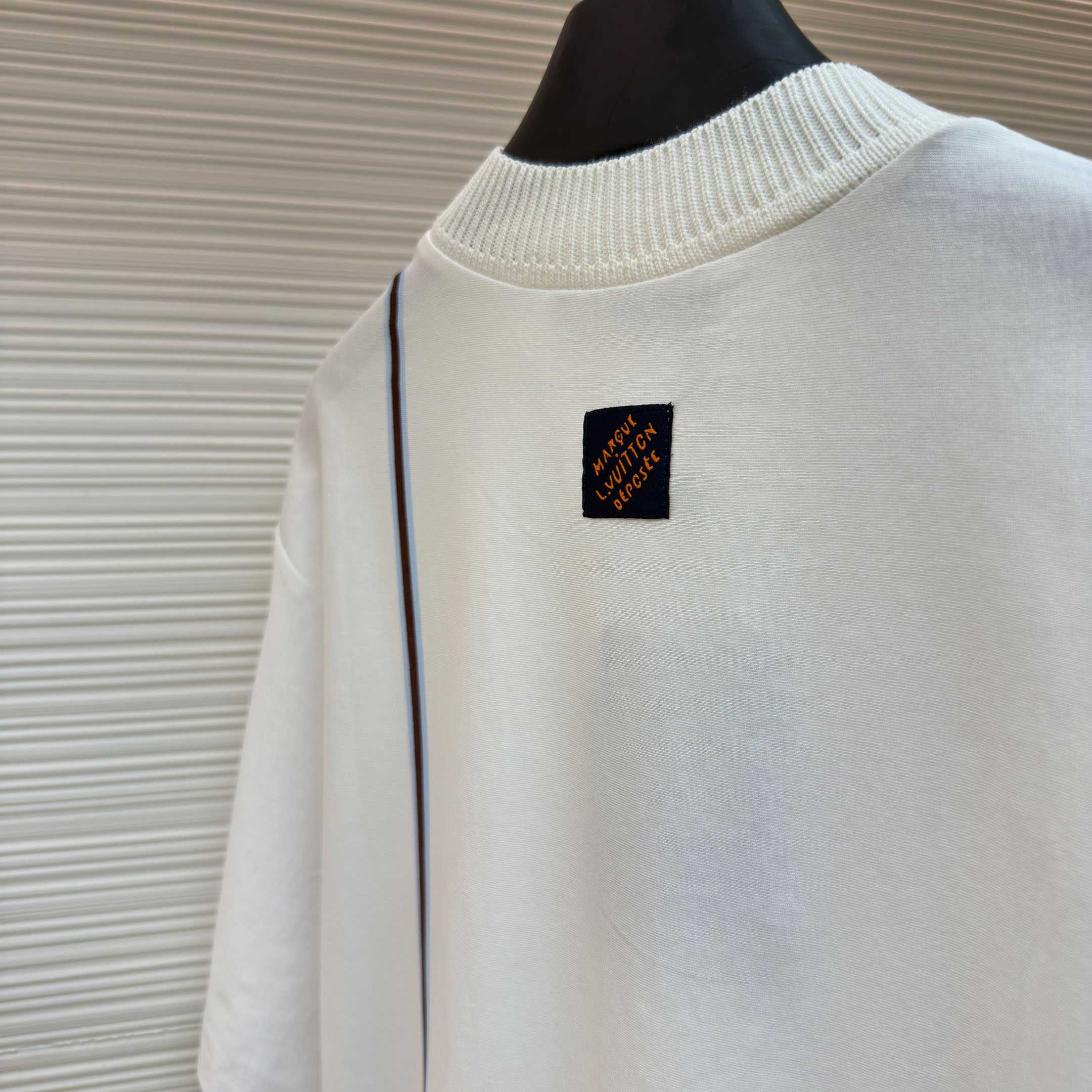 Louis Vuitton Signature T-Shirt 1AIKCE - DopestKickz