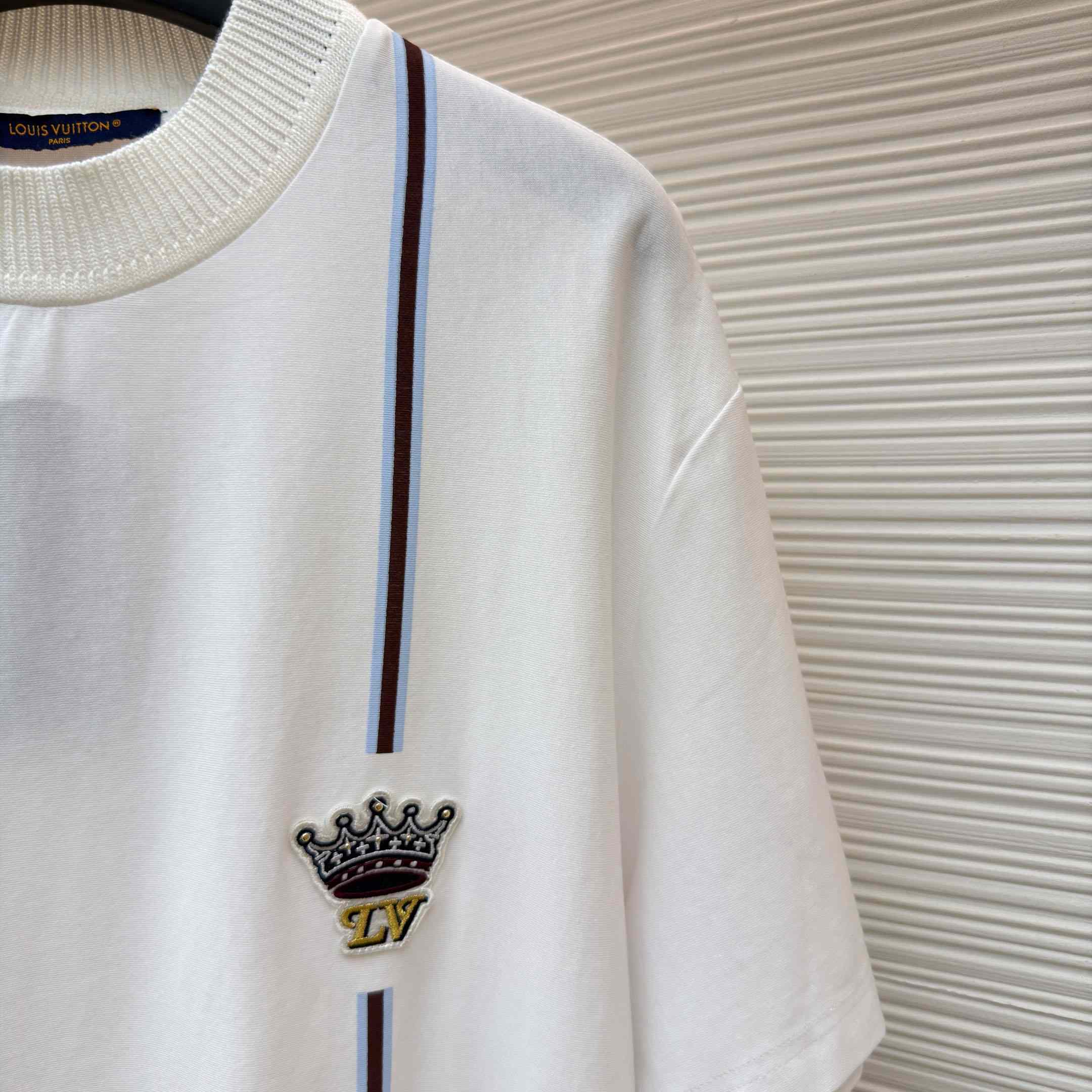 Louis Vuitton Signature T-Shirt 1AIKCE - DopestKickz