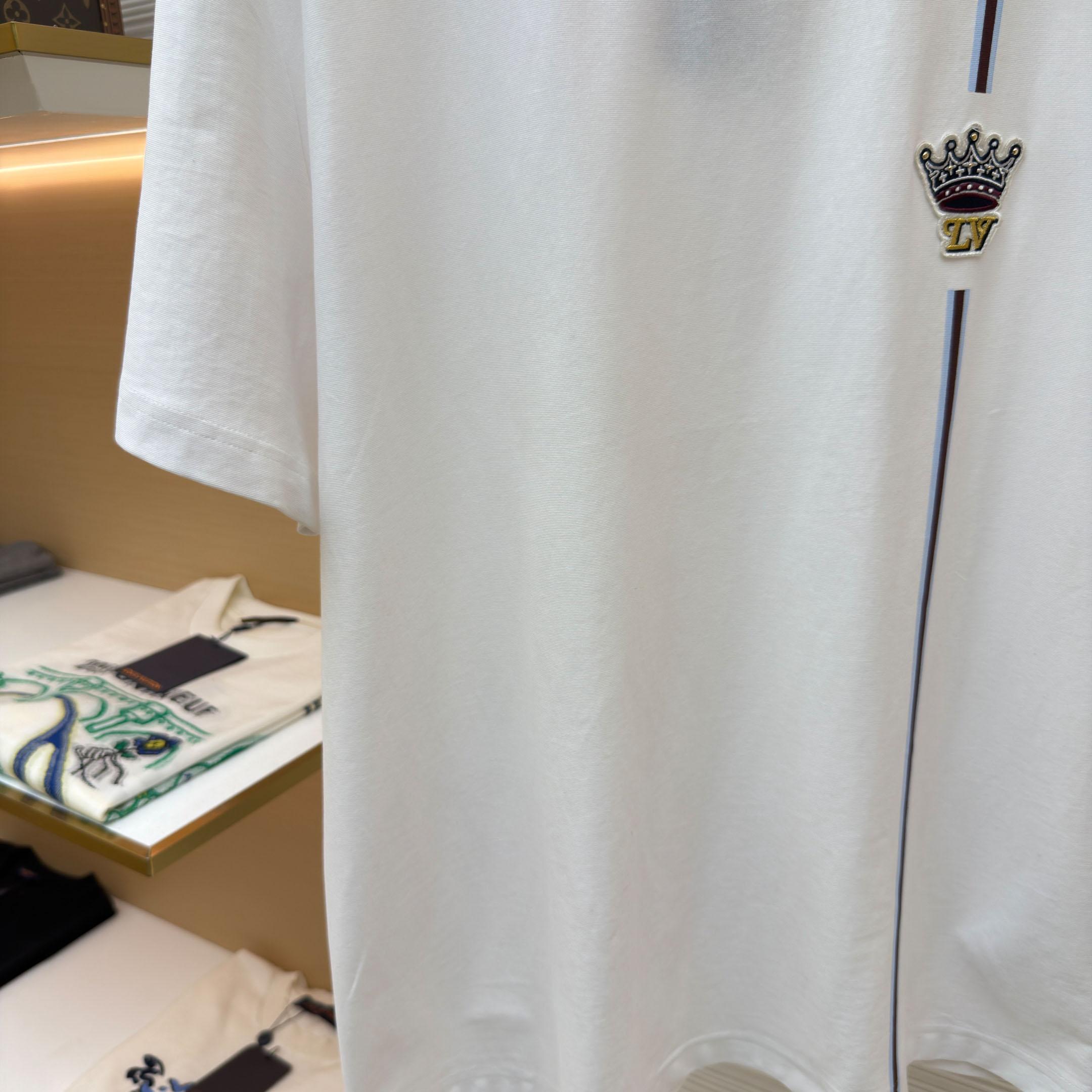 Louis Vuitton Signature T-Shirt 1AIKCE - DopestKickz