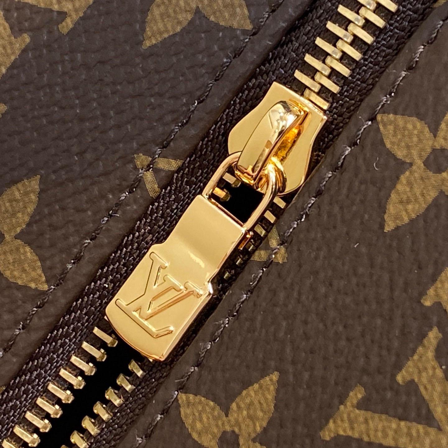 Louis Vuitton Cruiser Toiletry Bag M15350 - DopestKickz