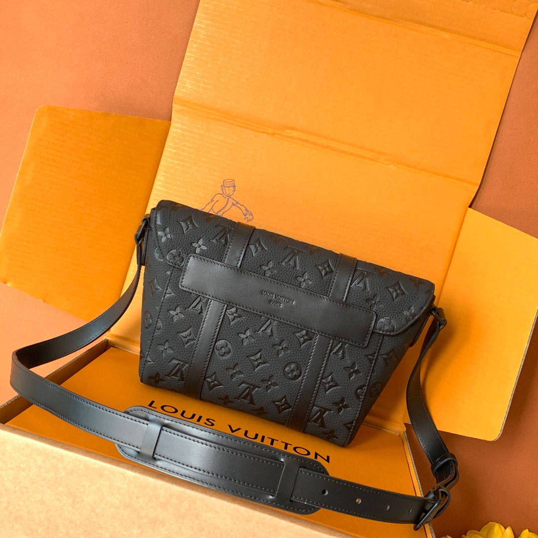 Louis Vuitton Christopher Messenger M28324 - DopestKickz