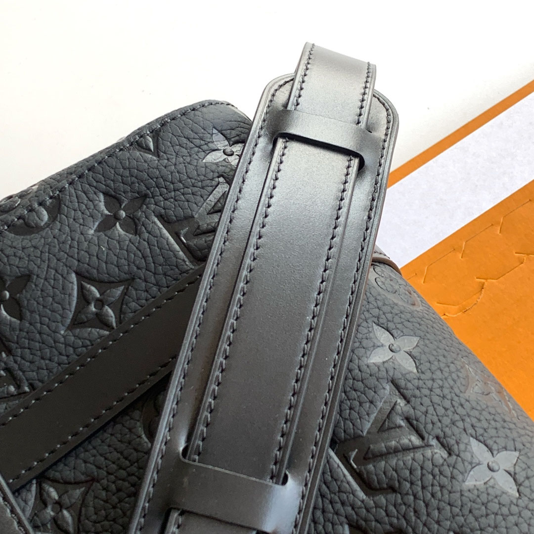 Louis Vuitton Christopher Messenger M28324 - DopestKickz