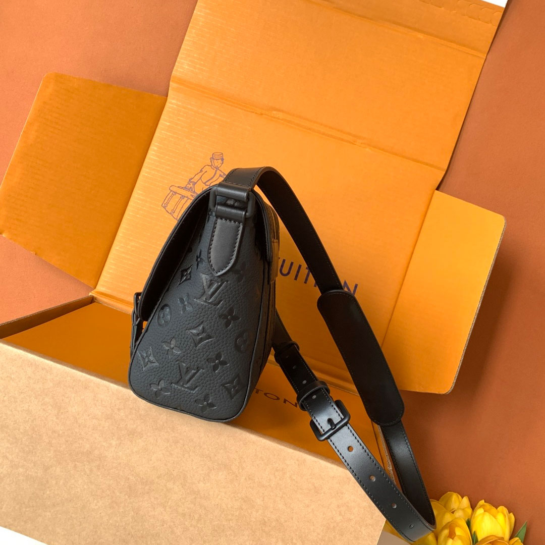 Louis Vuitton Christopher Messenger M28324 - DopestKickz